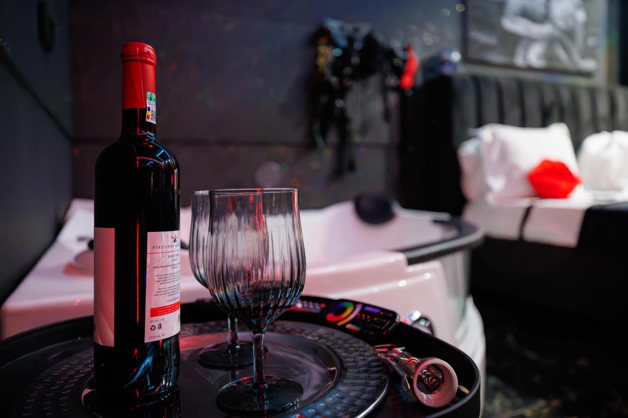 Romeo Nights - - Adults Only 3*