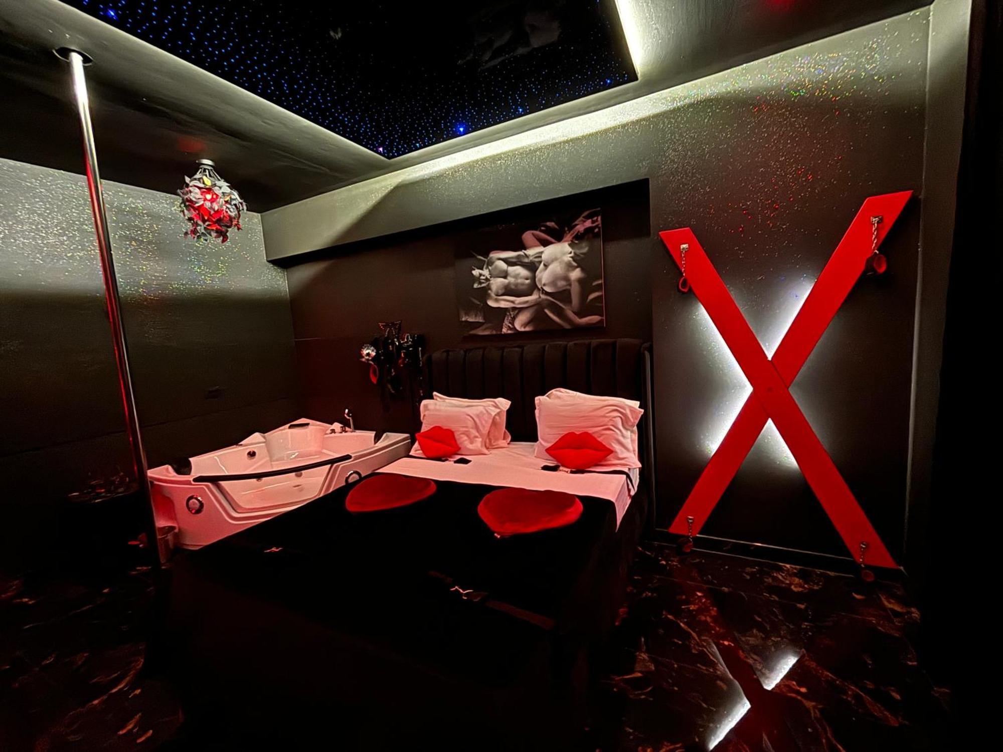 Hotel love Romeo Nights - - Adults Only