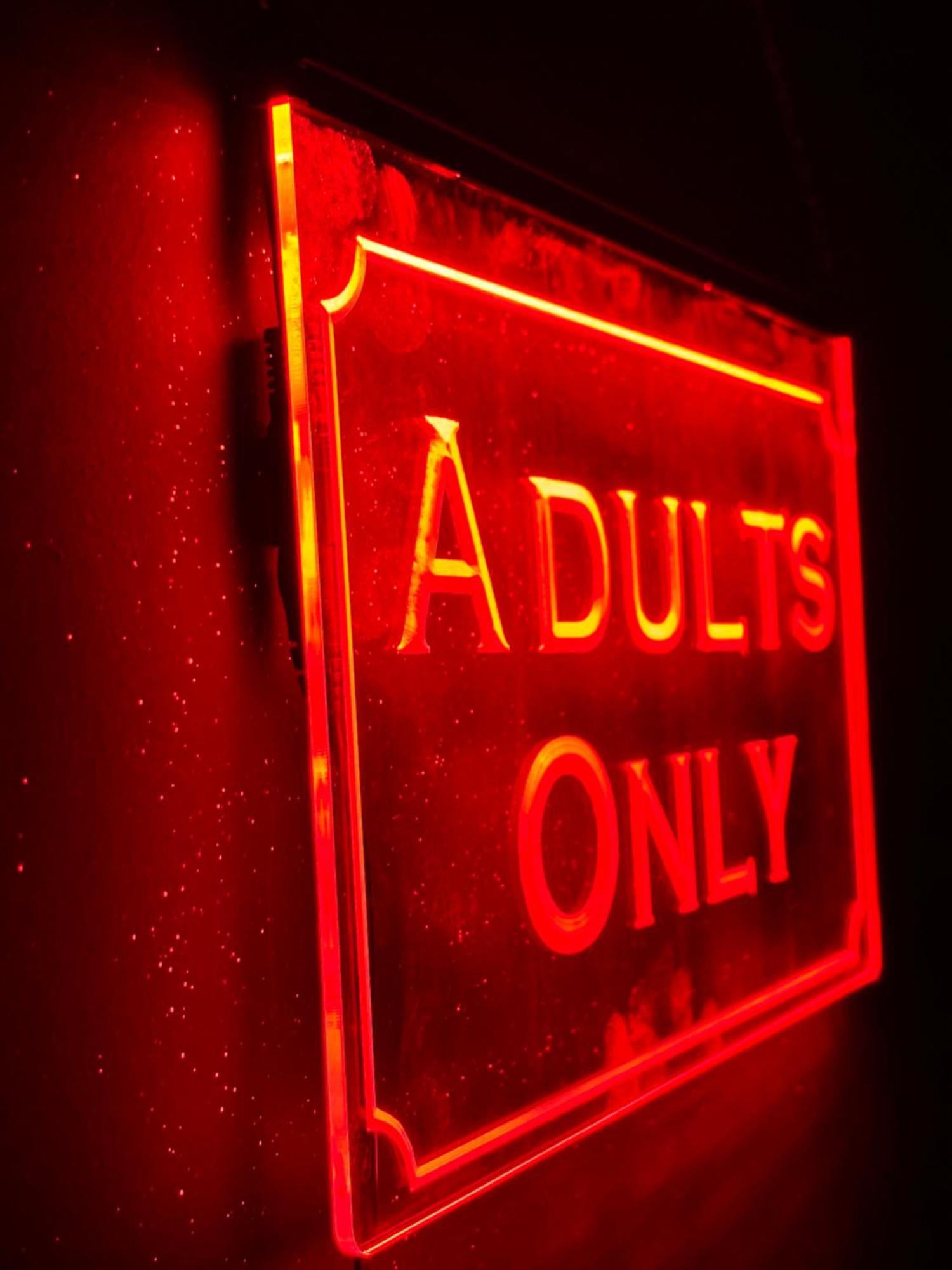 Love hotel Romeo Nights - - Adults Only