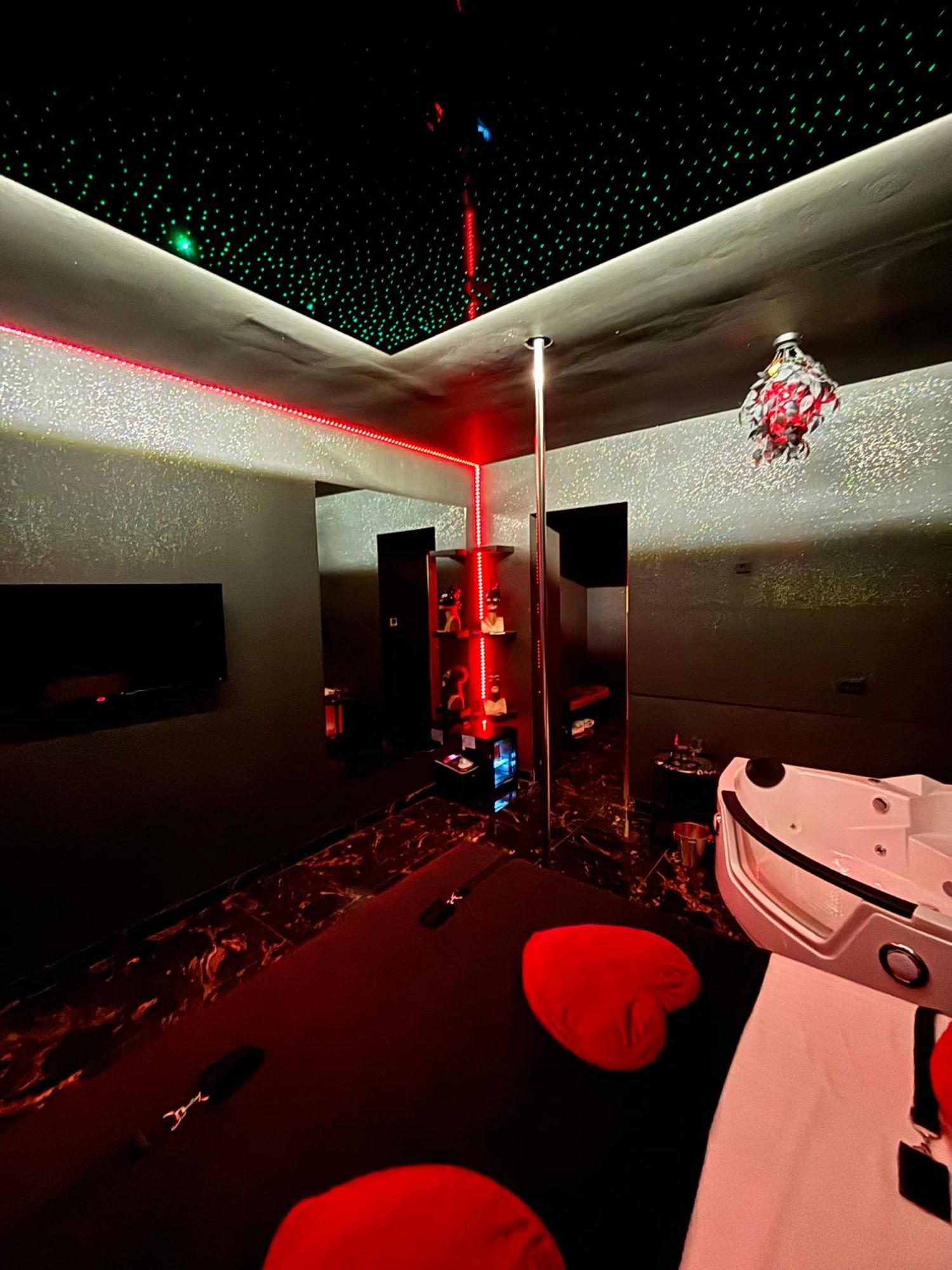 Romeo Nights - - Adults Only 3*