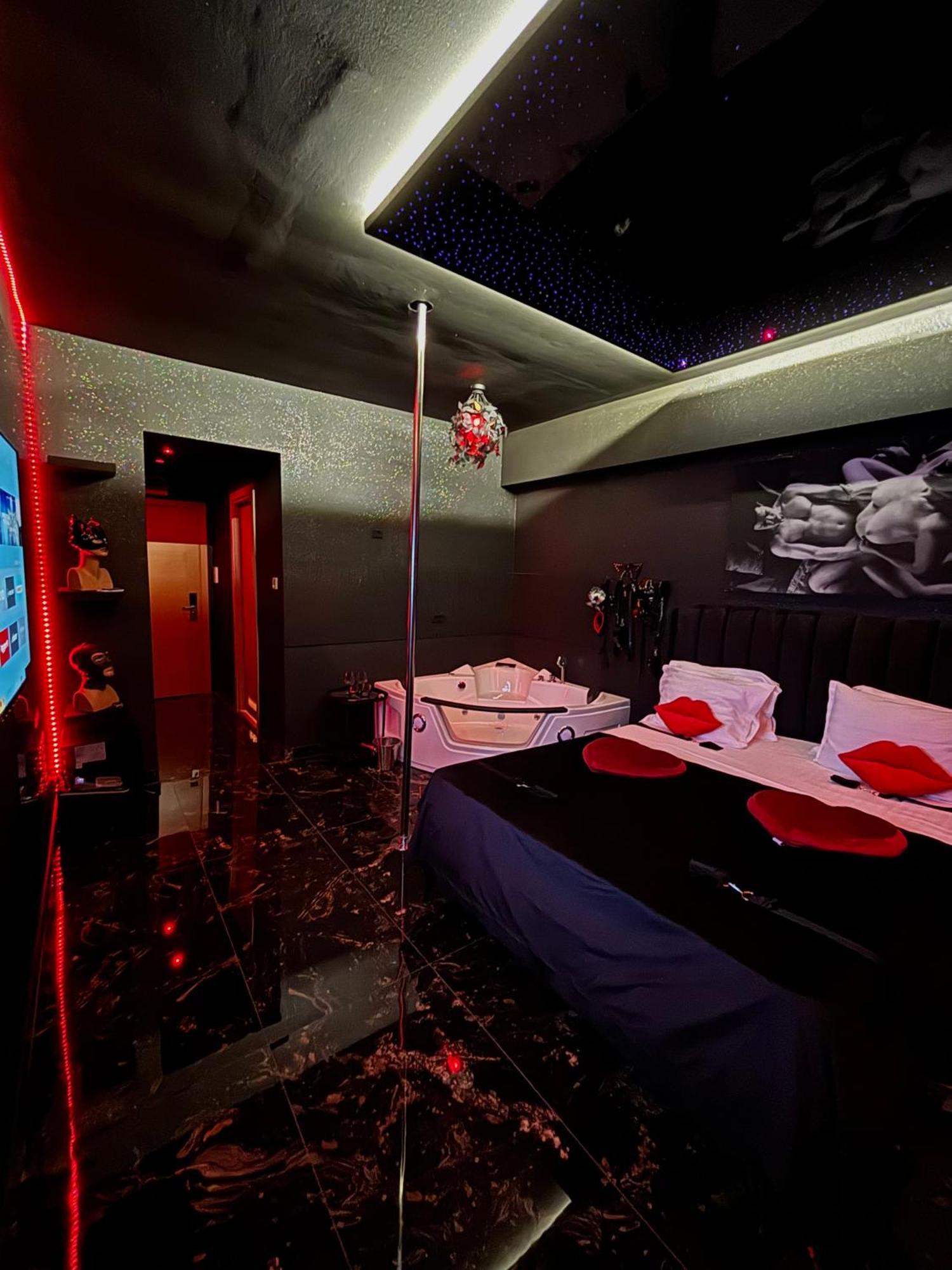 Romeo Nights - - Adults Only Hotel love