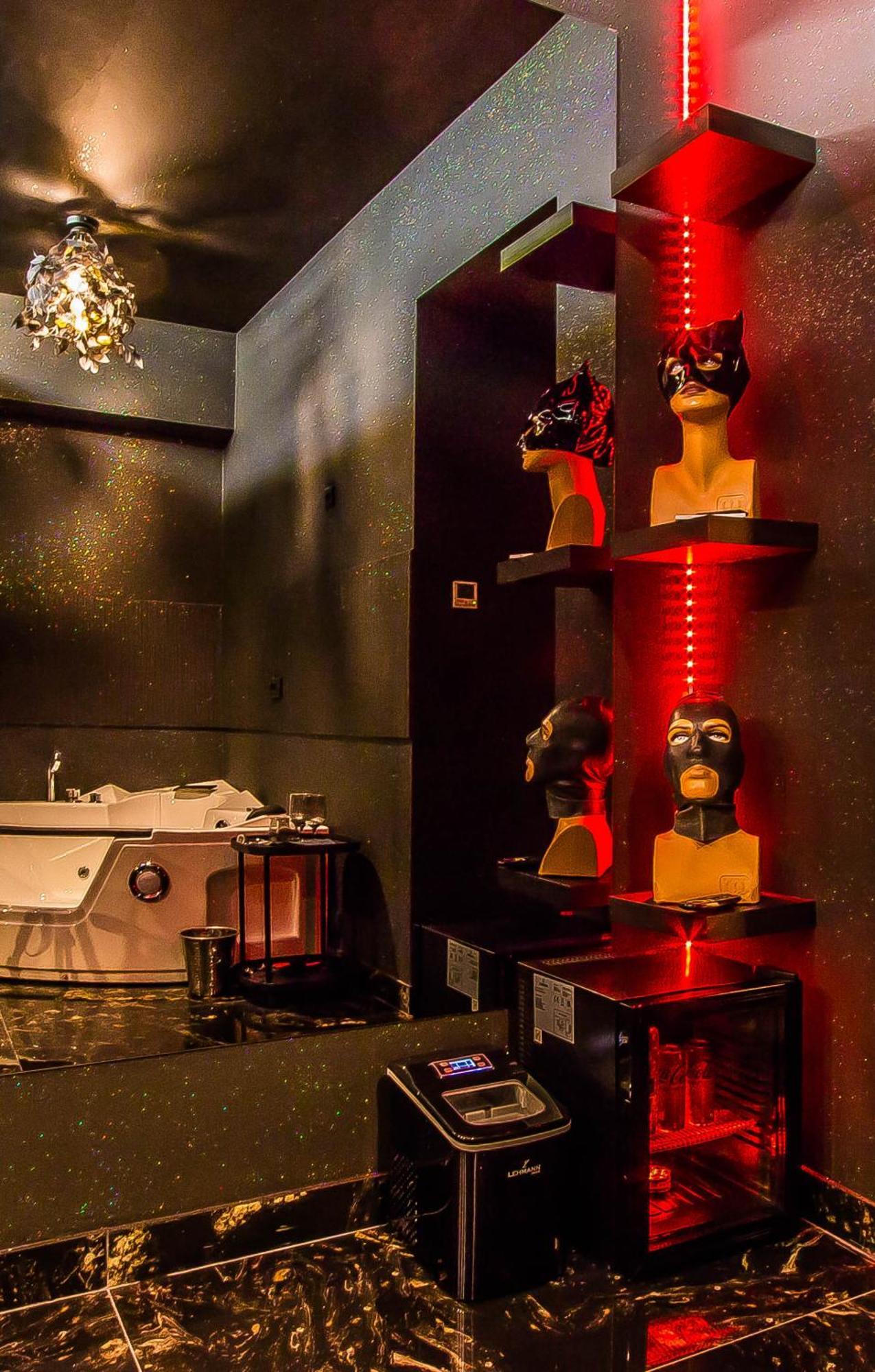 Romeo Nights - - Adults Only