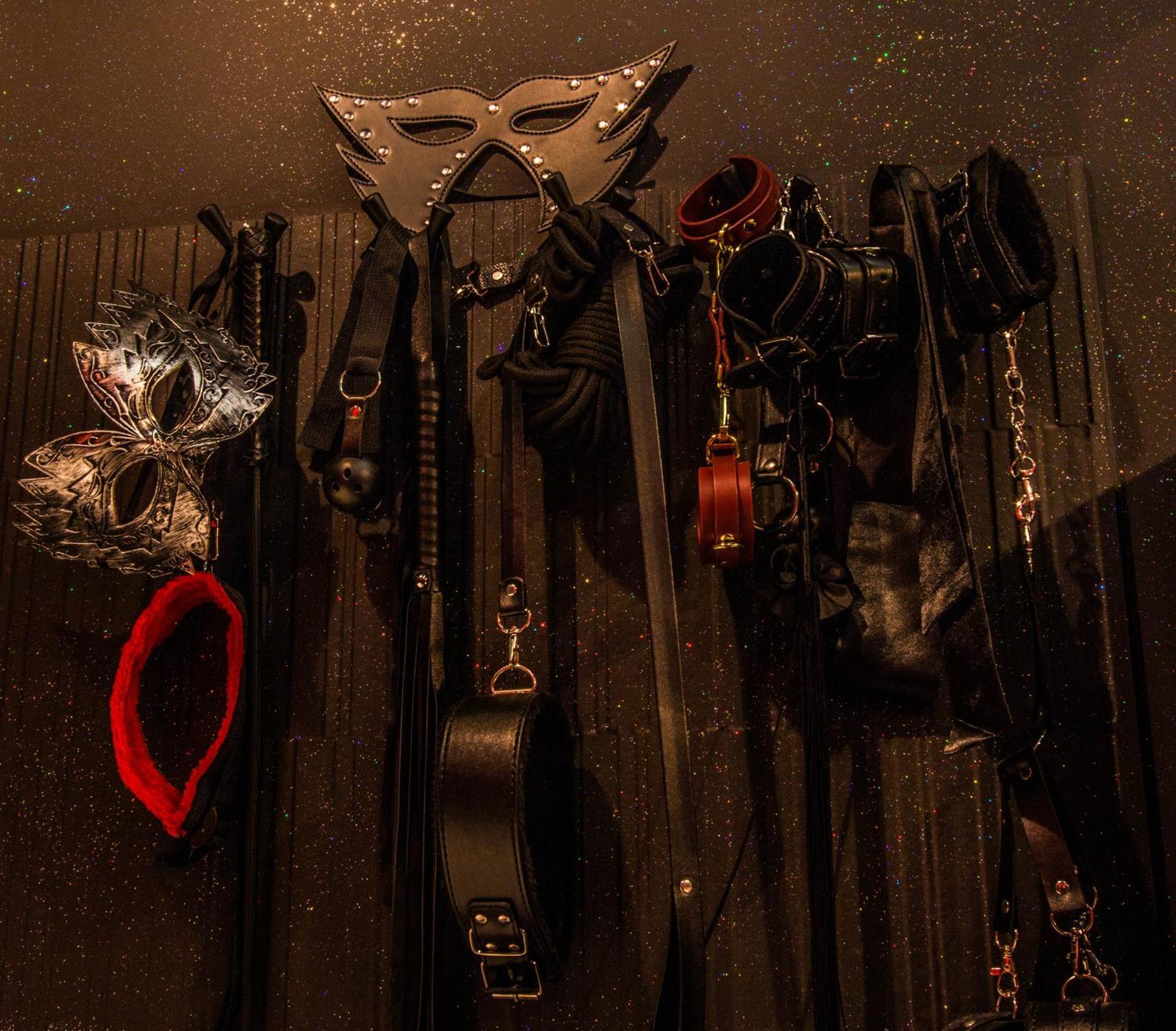 Love hotel Romeo Nights - - Adults Only