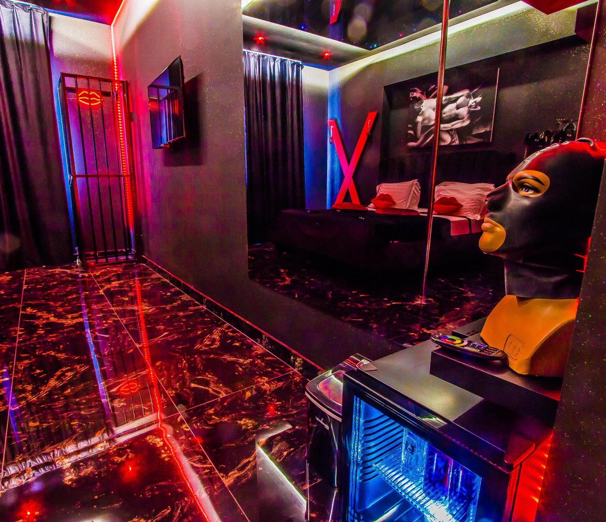 Romeo Nights - - Adults Only 3*