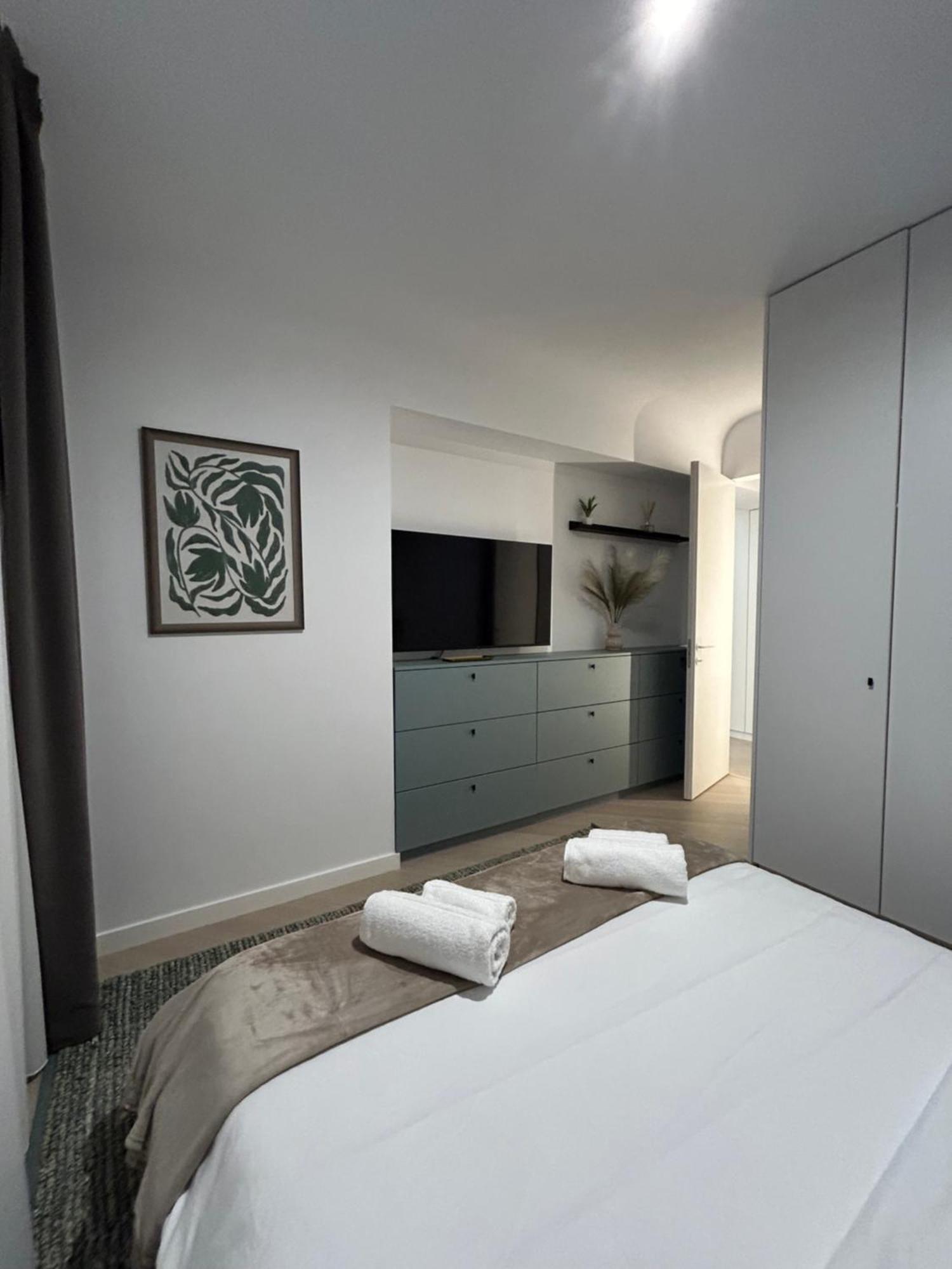 Exclusive With Private Parking & Balcony - 01 *