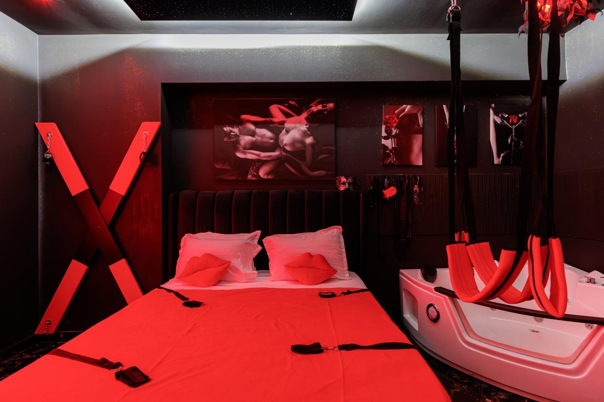 Love hotel Romeo Nights - - Adults Only