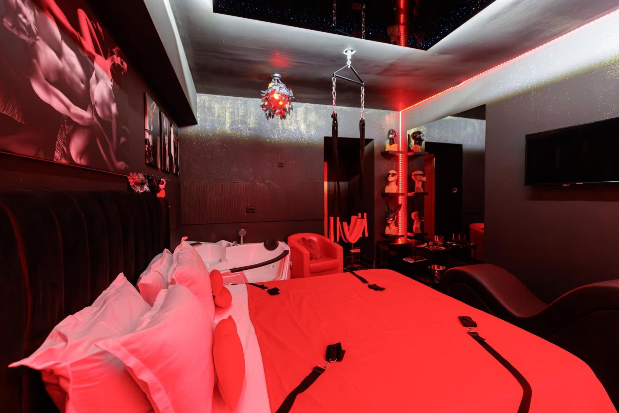 Romeo Nights - - Adults Only 3*