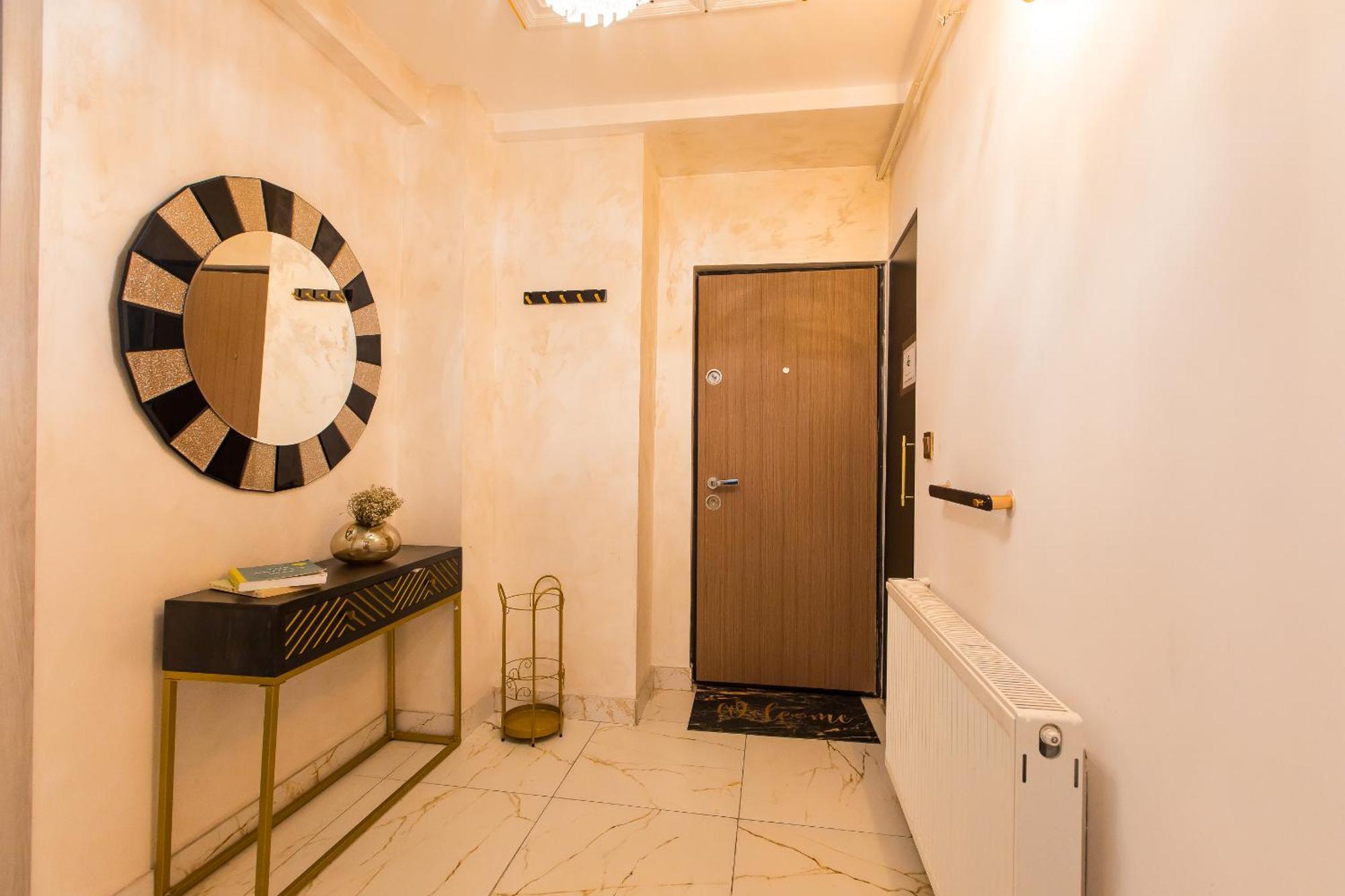 Royalty With Views On Calea Victoriei Apartment