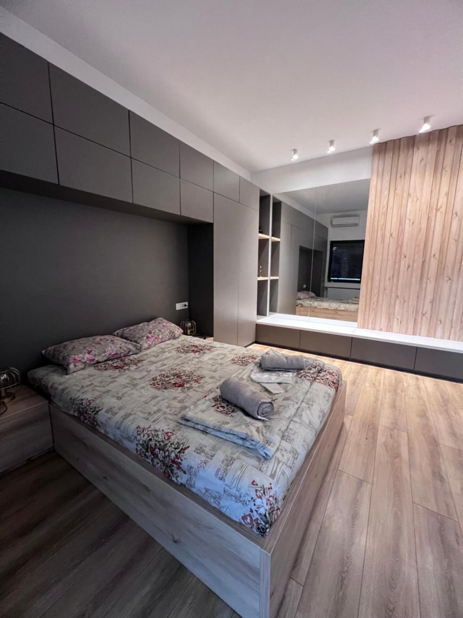 Mona's Apartament