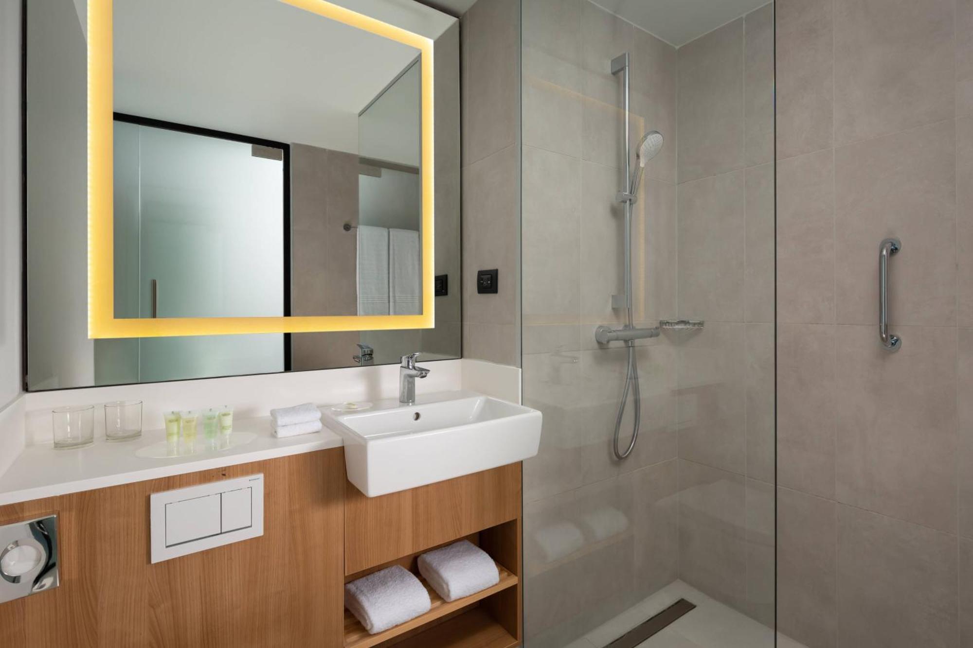 Courtyard By Marriott Floreasca Hotel 4*