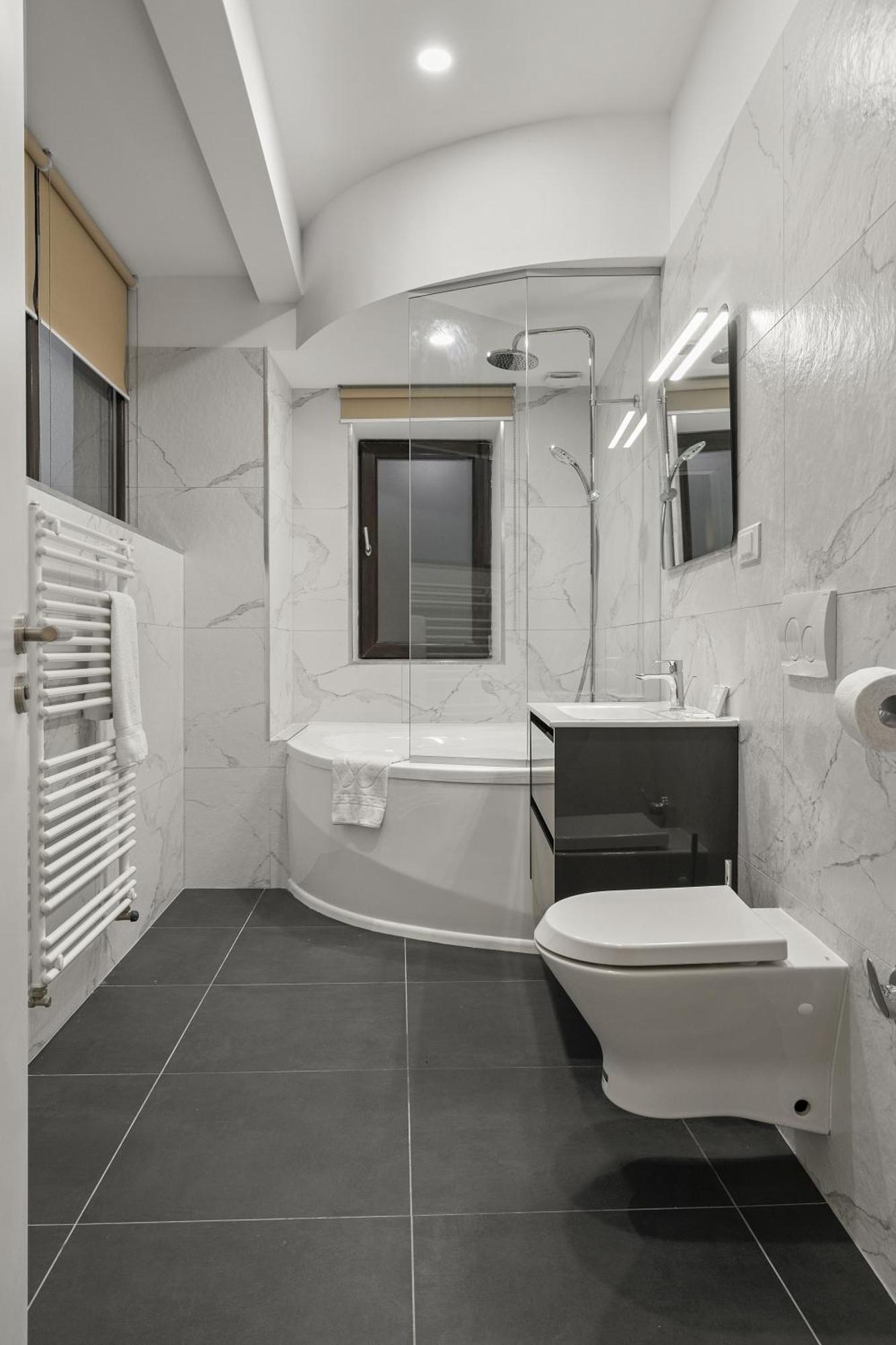 Apartament Crown Penthouse - Luxurious, & Vista , By Uni88 Bucureşti