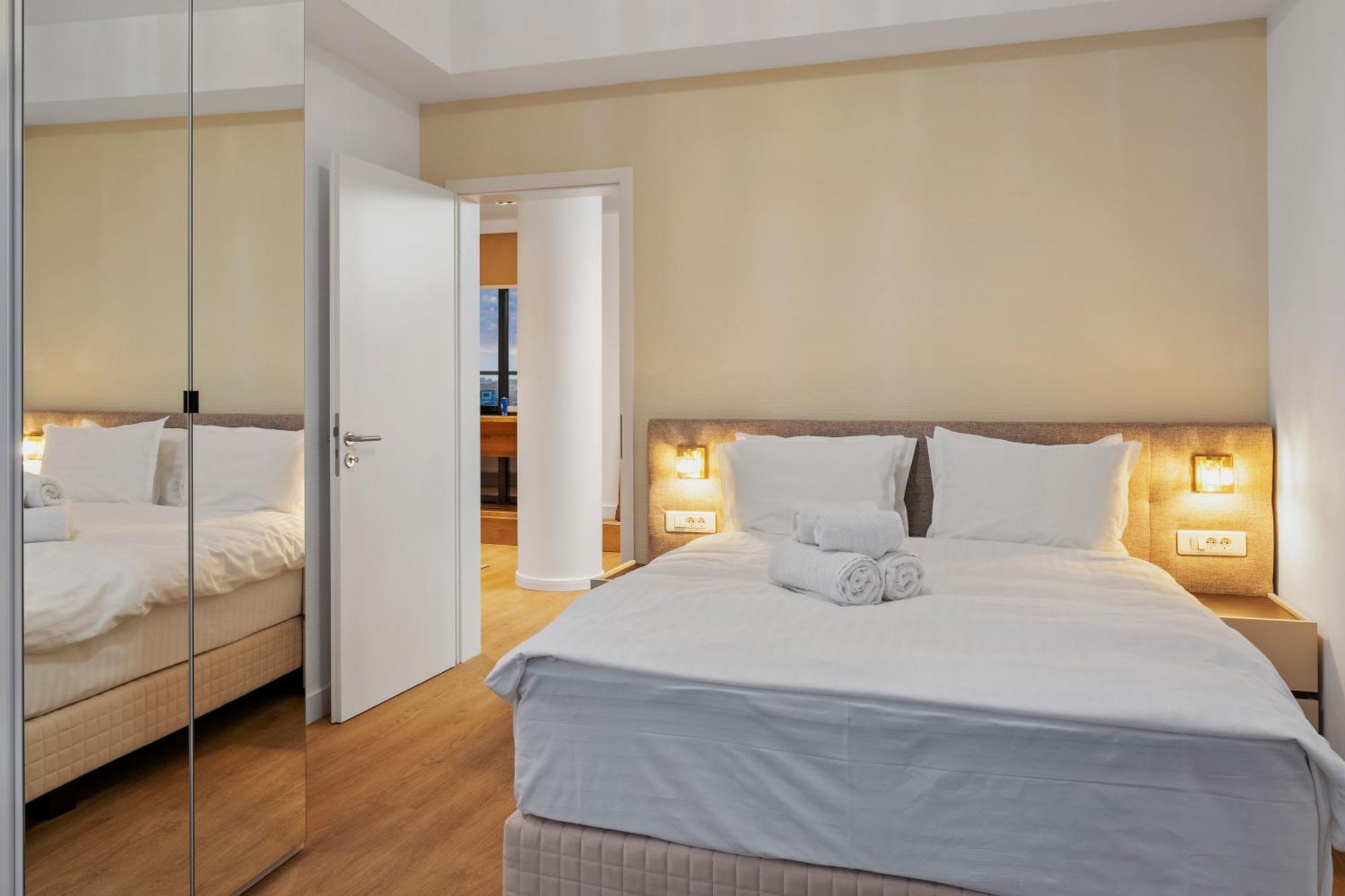 Apartament Crown Penthouse - Luxurious, & Vista , By Uni88 Bucureşti