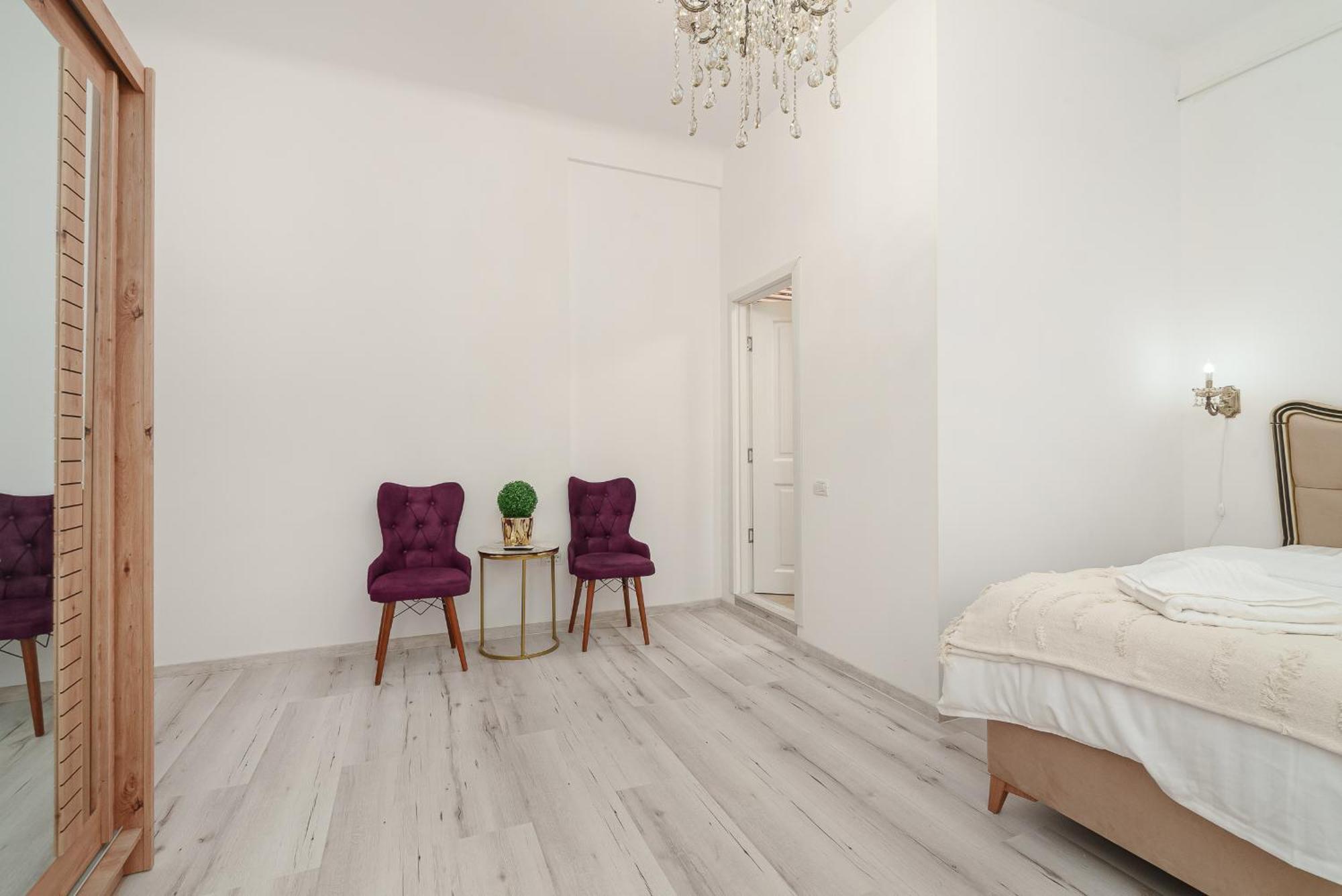 Spacious 3br Retreat In Apartment