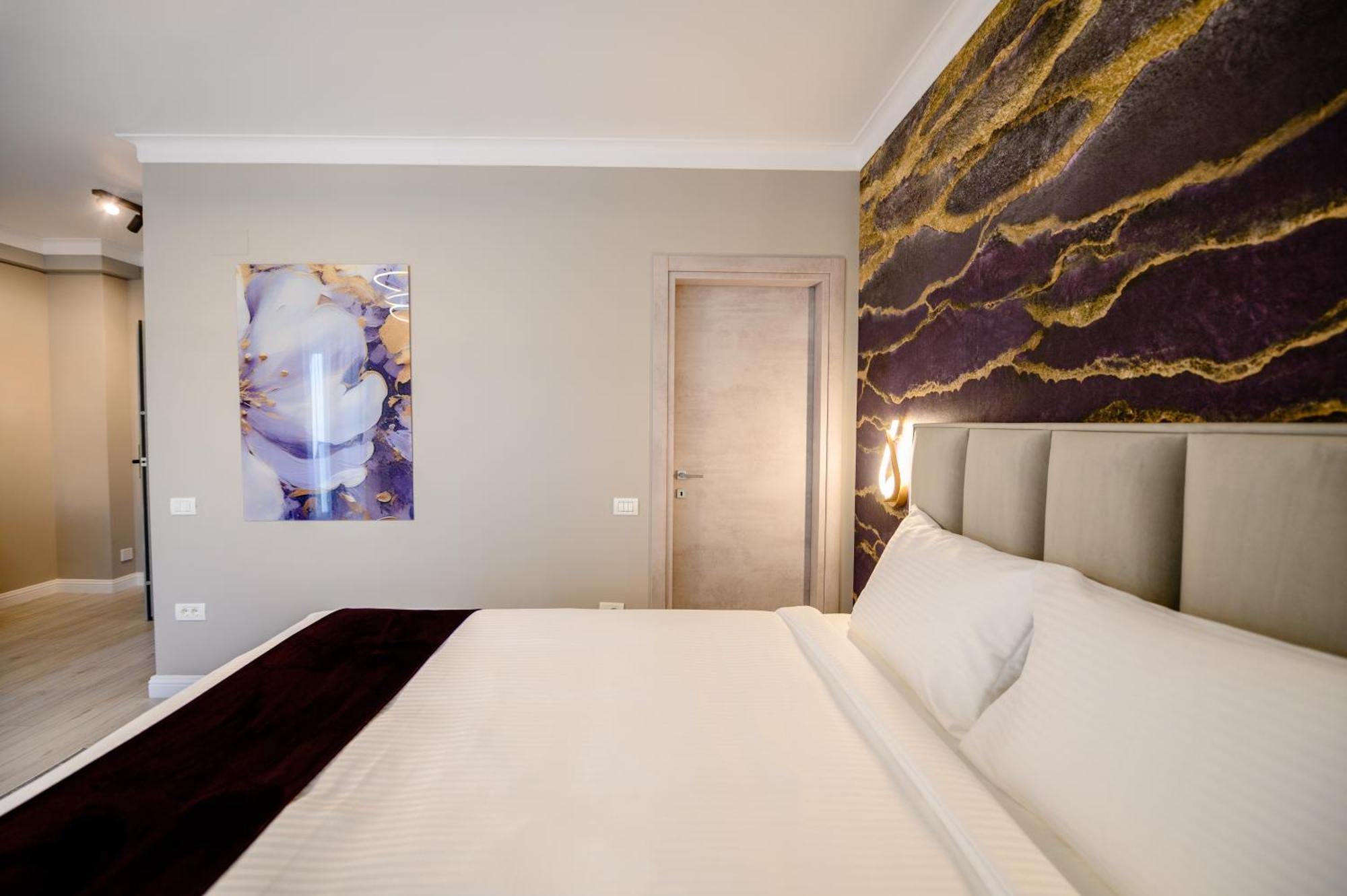 Elitte & Hotel Roşu