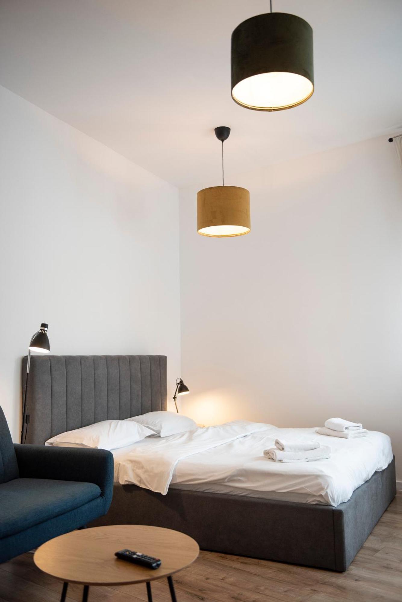 Lazynest * Bucureşti