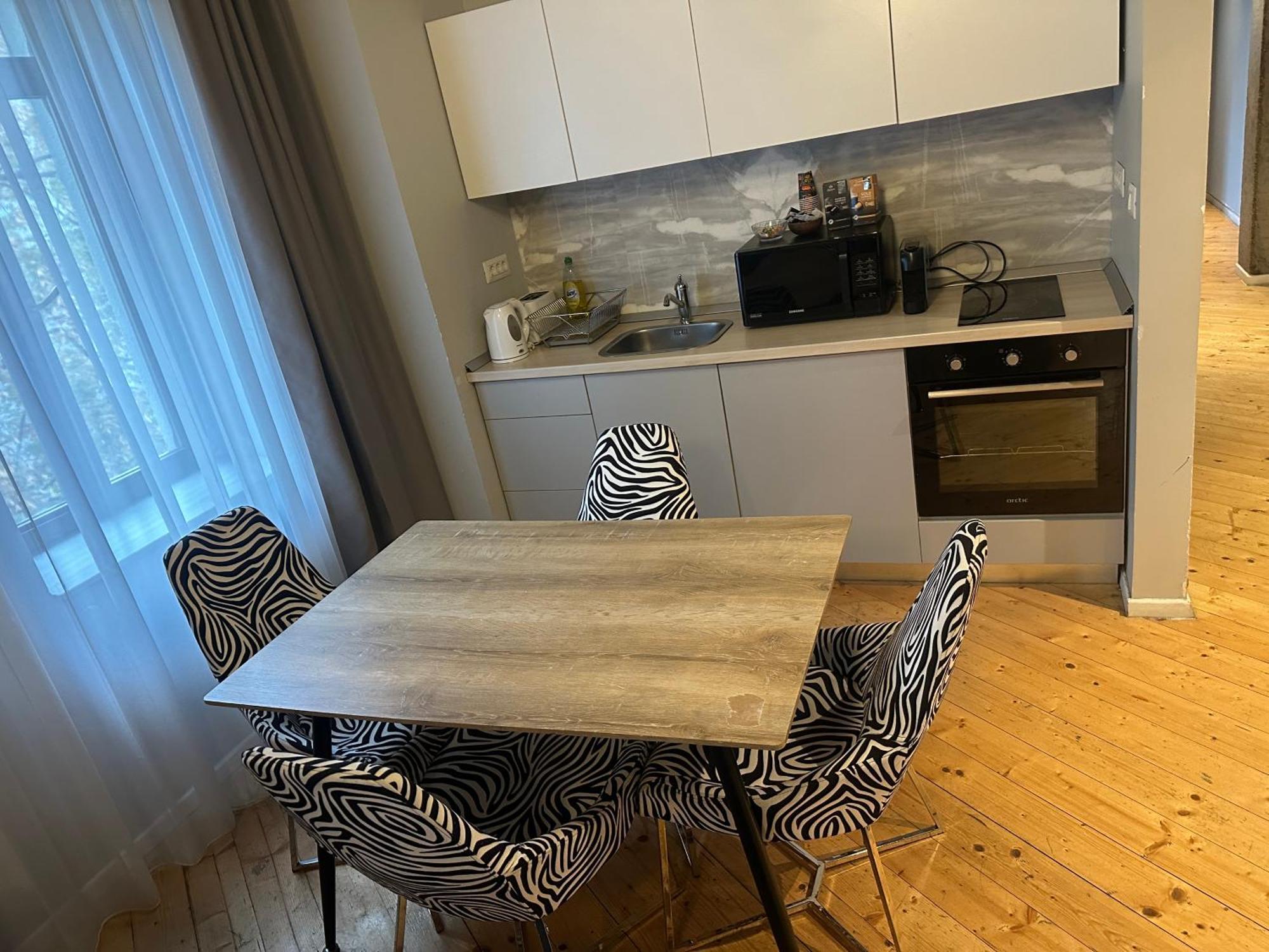 Marvellous Design 2br Old Town Apartment Bucharest