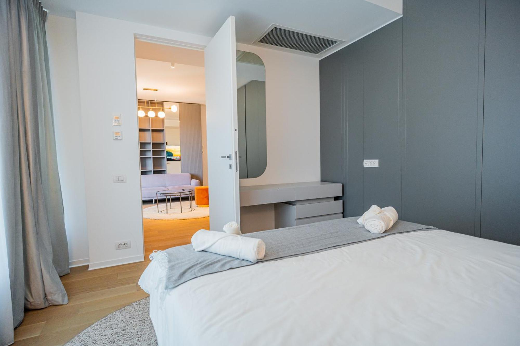 One Mircea Eliade - Luxurious With Panoramic And Park View Apartment Bucharest