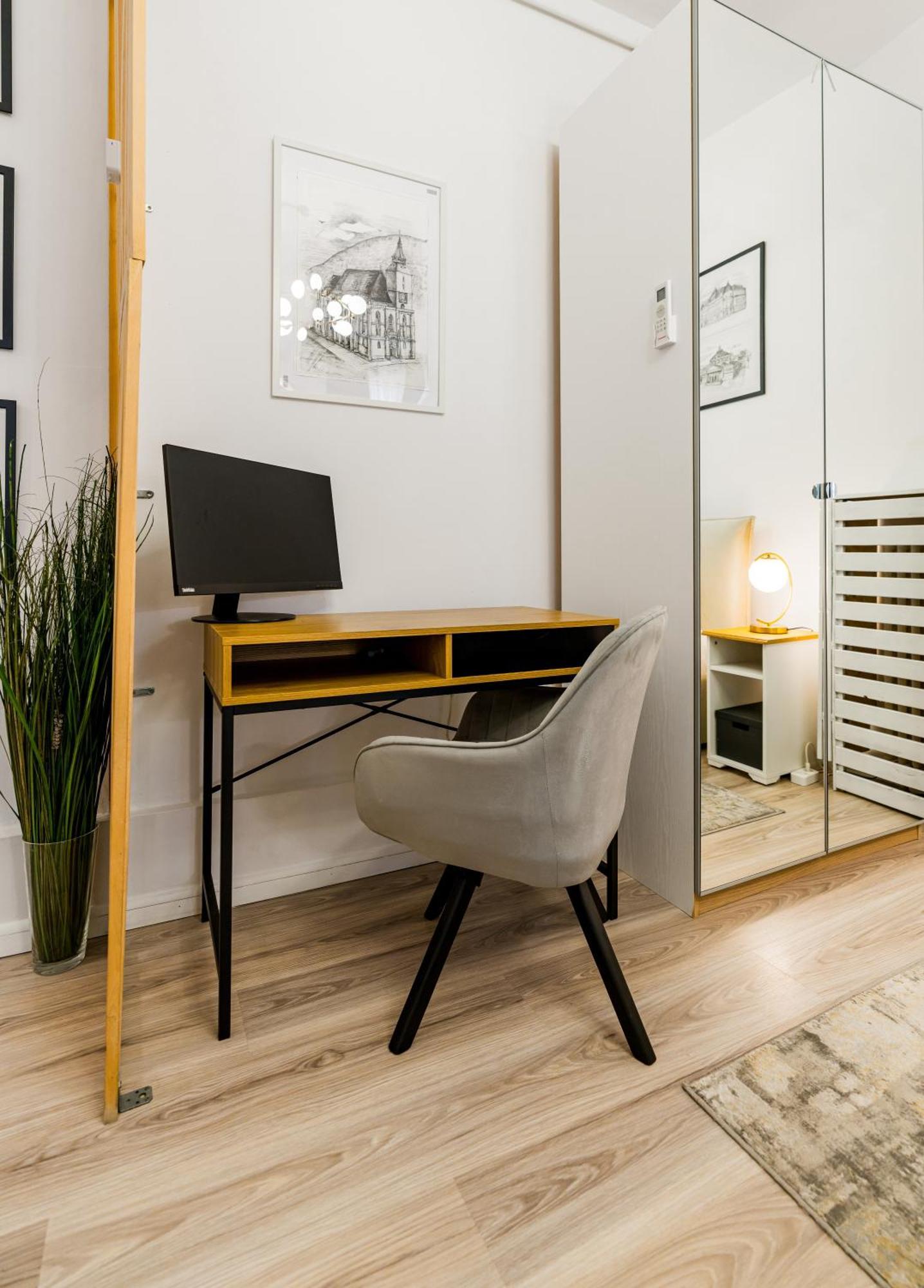 New High Ceilings - Cozy - Athenee Palace Apartment Bucharest