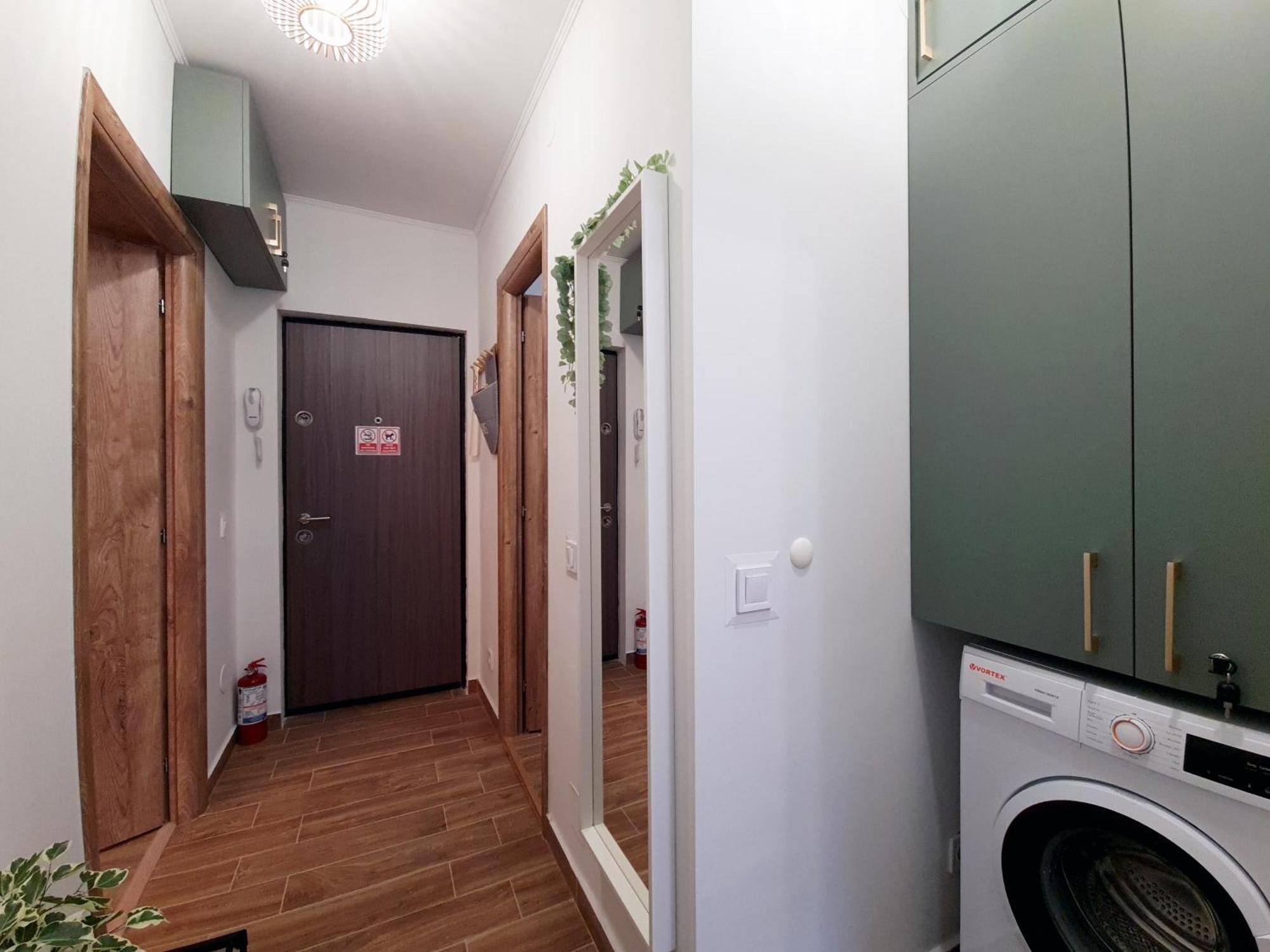 Gabiolys Tineretului Apartment *