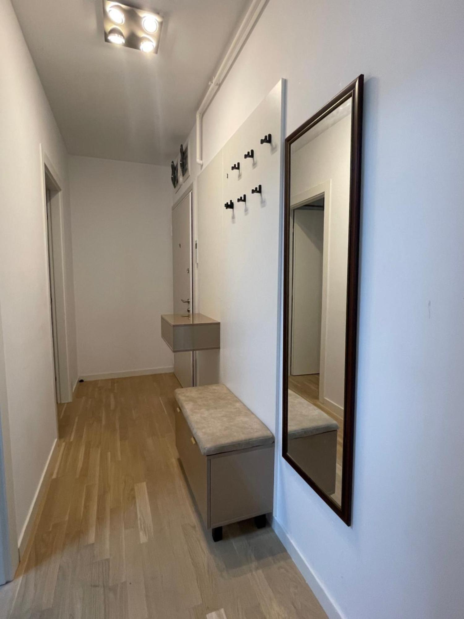C-entral With Private Parking Apartment *