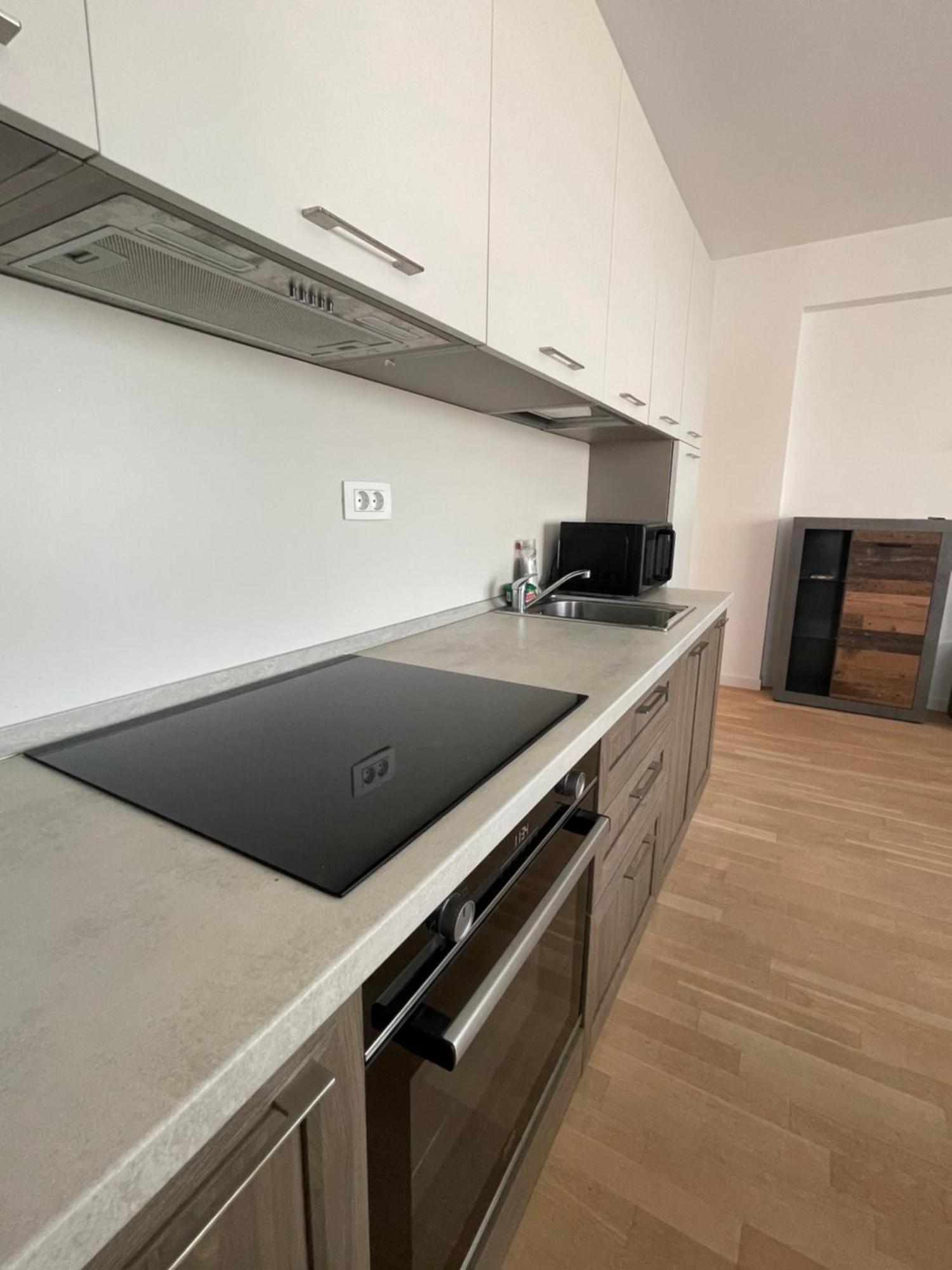 Apartment C-entral With Private Parking *
