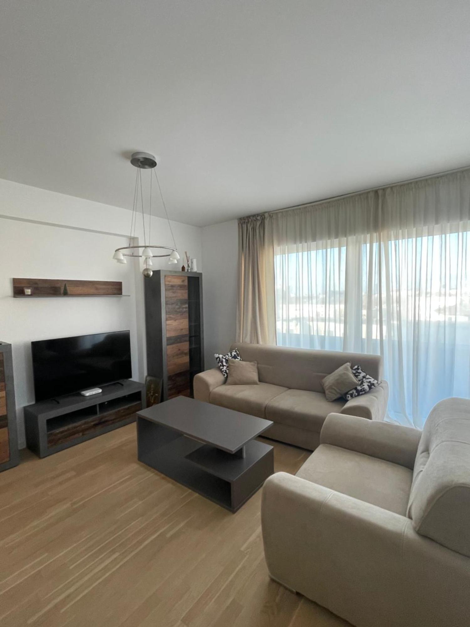 Apartment C-entral With Private Parking *