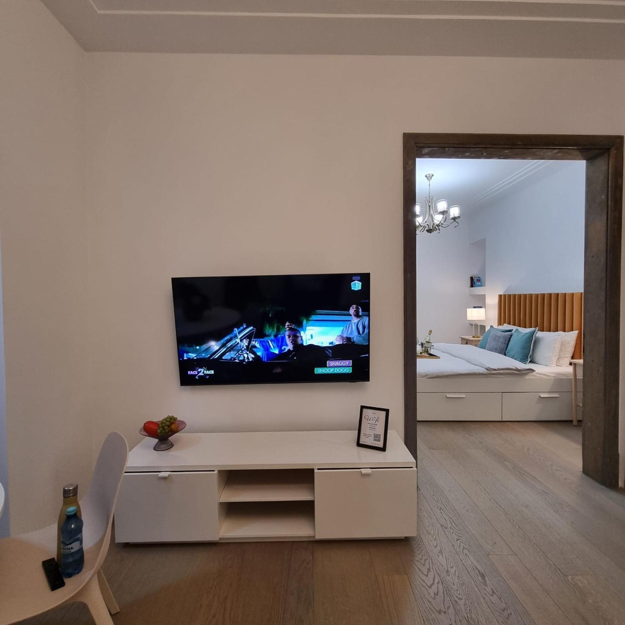 Vibrant & Spacious 3br Lofts On Amzei Square