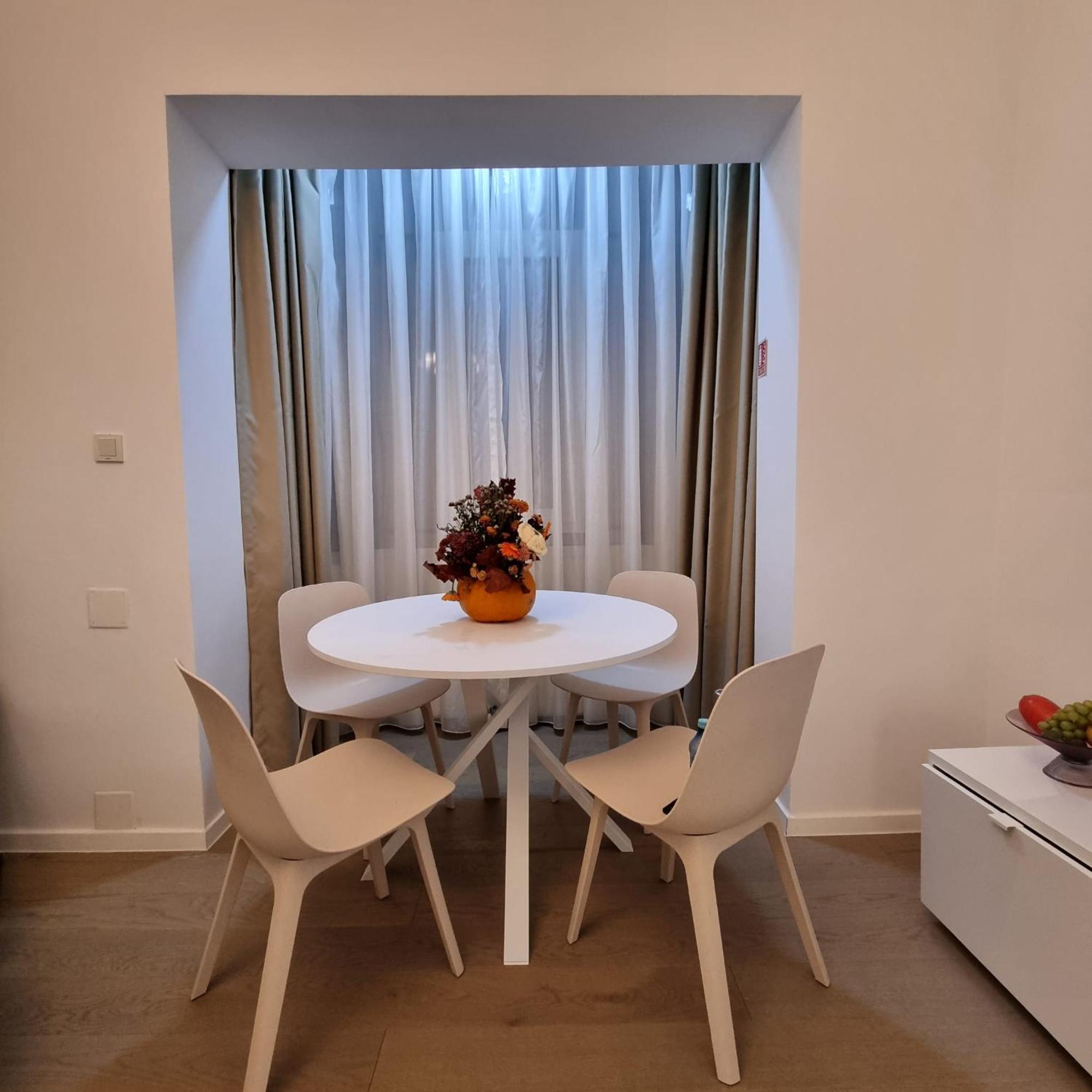 Vibrant & Spacious 3br Lofts On Amzei Square * Bucharest