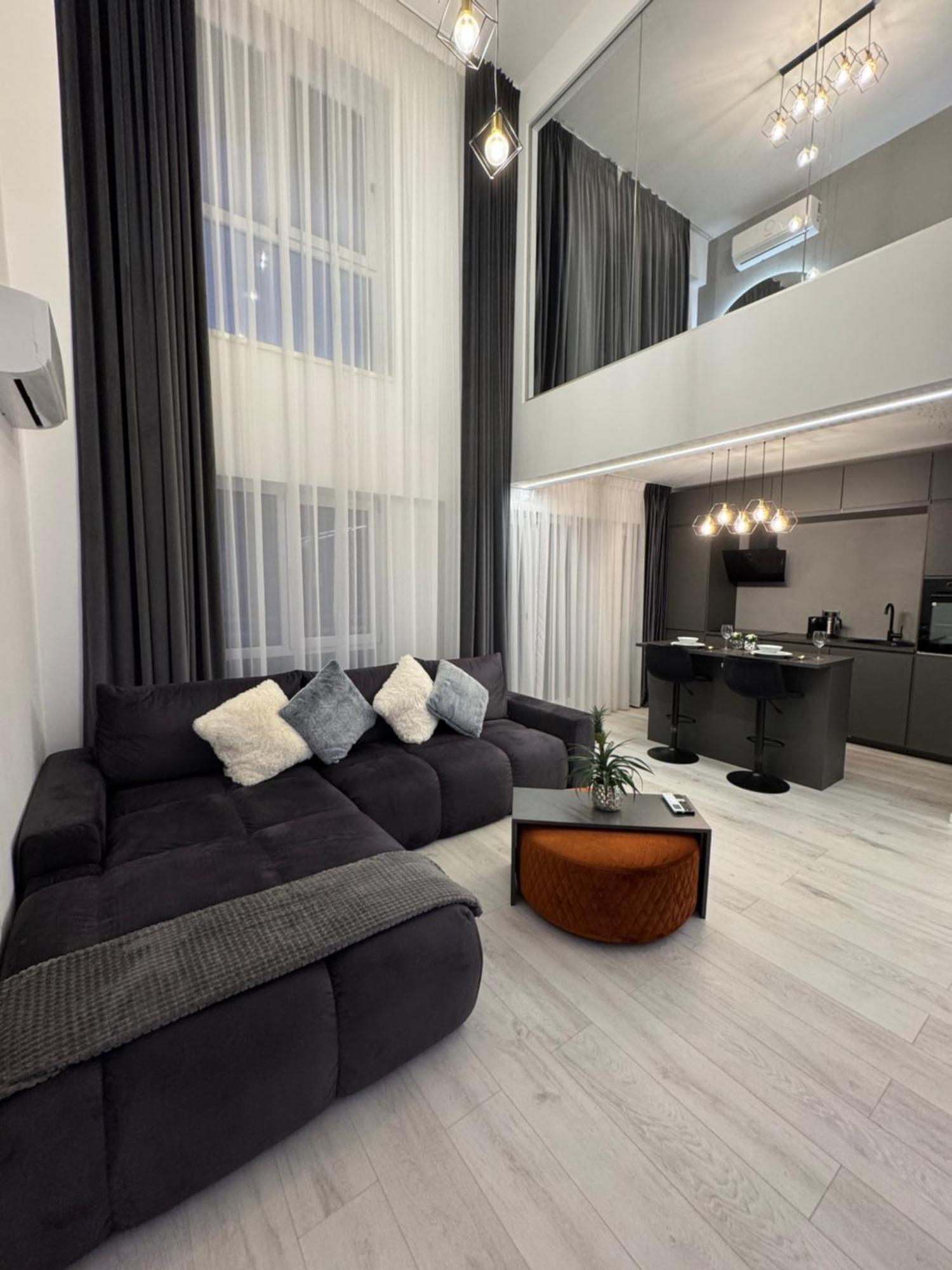Executive Duplex With Balcony, Skyline Views & Free Parking * Bucharest