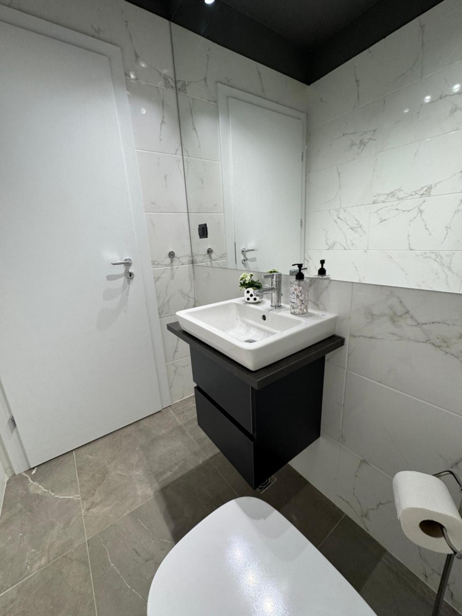 Apartamento Executive Duplex With Balcony, Skyline Views & Free Parking *