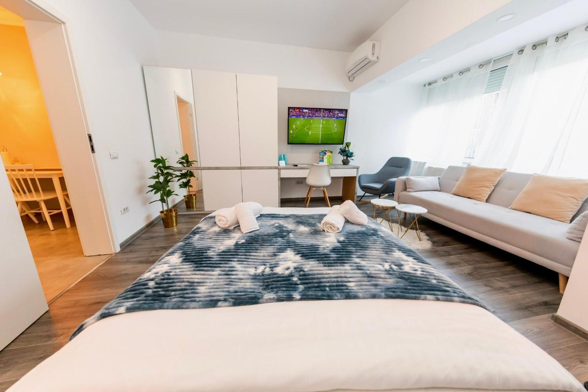 Bloom Ultracentral * Bucureşti