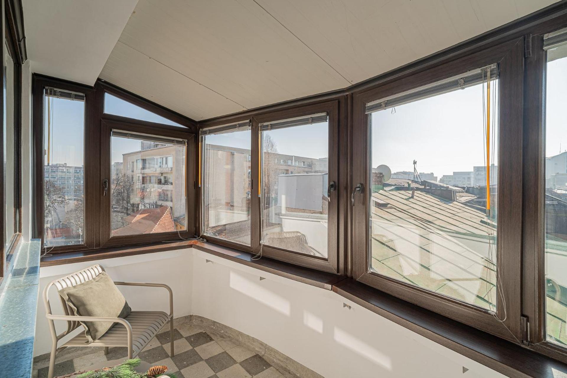 Vibrant & Spacious 3br Lofts On Amzei Square Apartment *