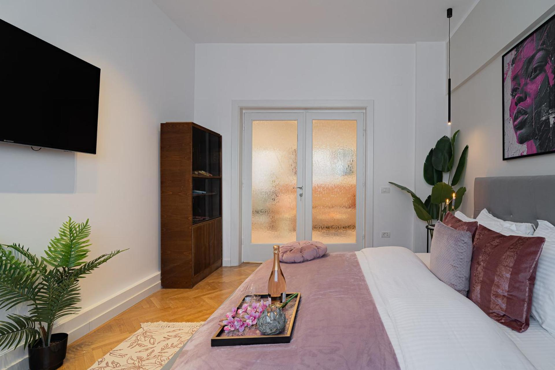 Apartment Vibrant & Spacious 3br Lofts On Amzei Square Bucharest