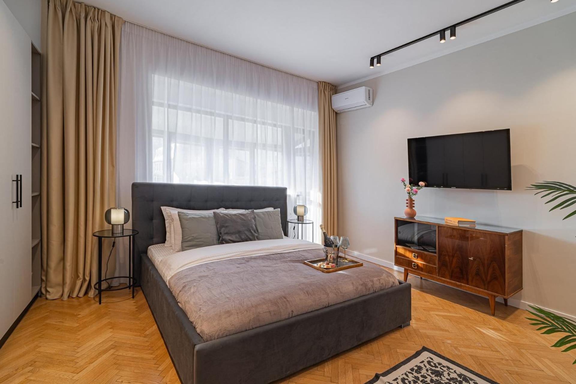 Vibrant & Spacious 3br Lofts On Amzei Square Apartment Bucharest