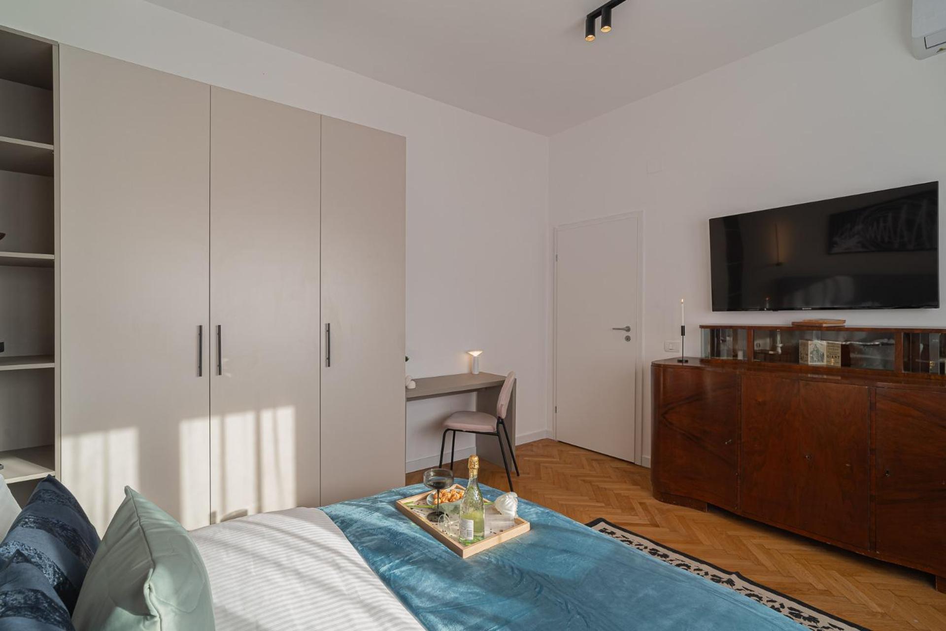 Vibrant & Spacious 3br Lofts On Amzei Square Bucharest