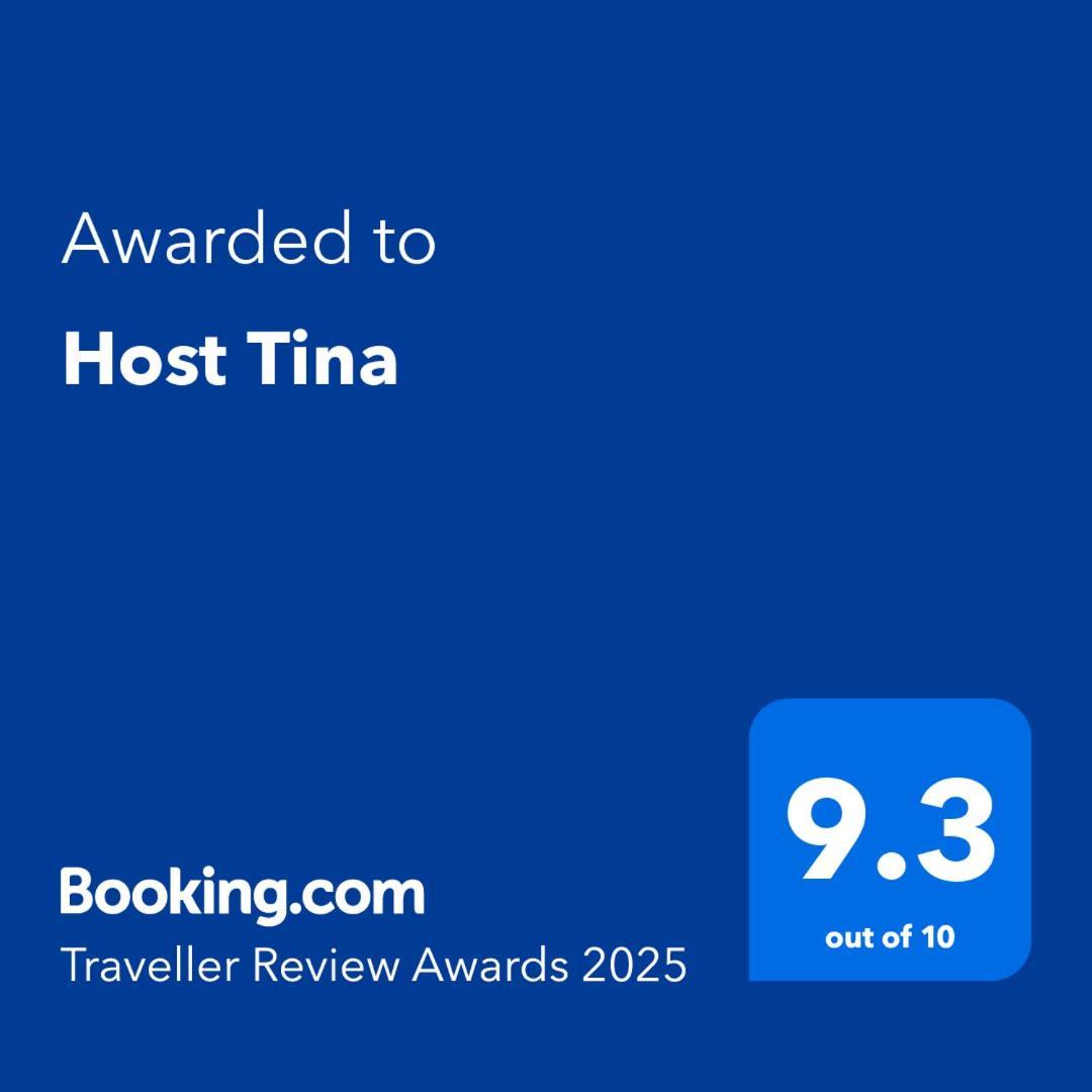 Homestay Host Tina *