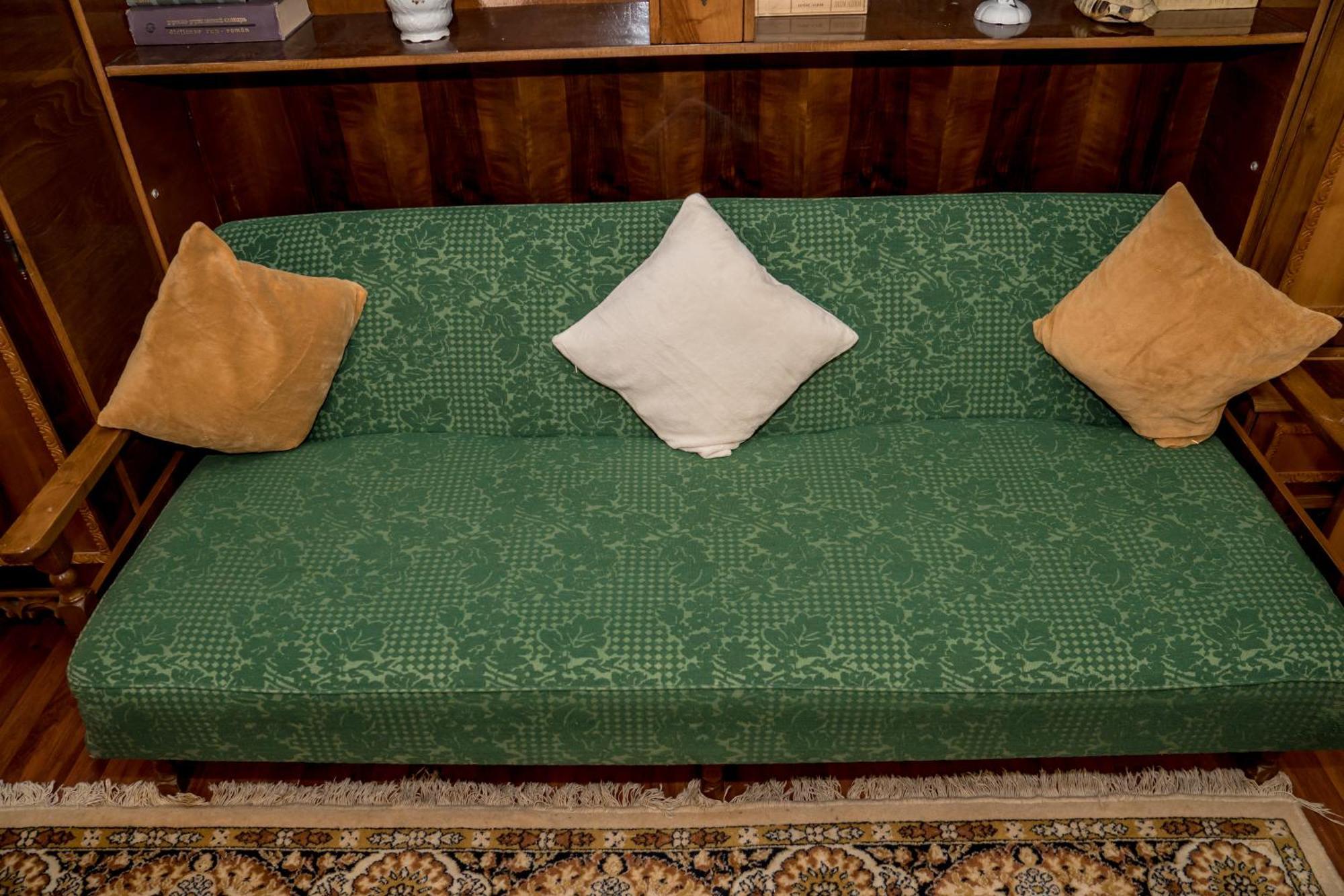 Apartment Vintage Experience With A 1965 Rocking Chair In Center 2 Bucharest