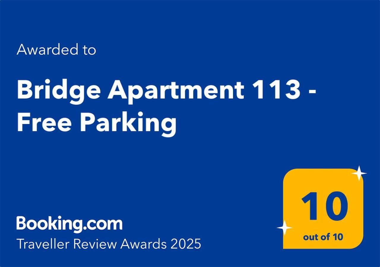 Apartment Bridge 113 - With Free Parking & Flexible Check-in, Sector 6