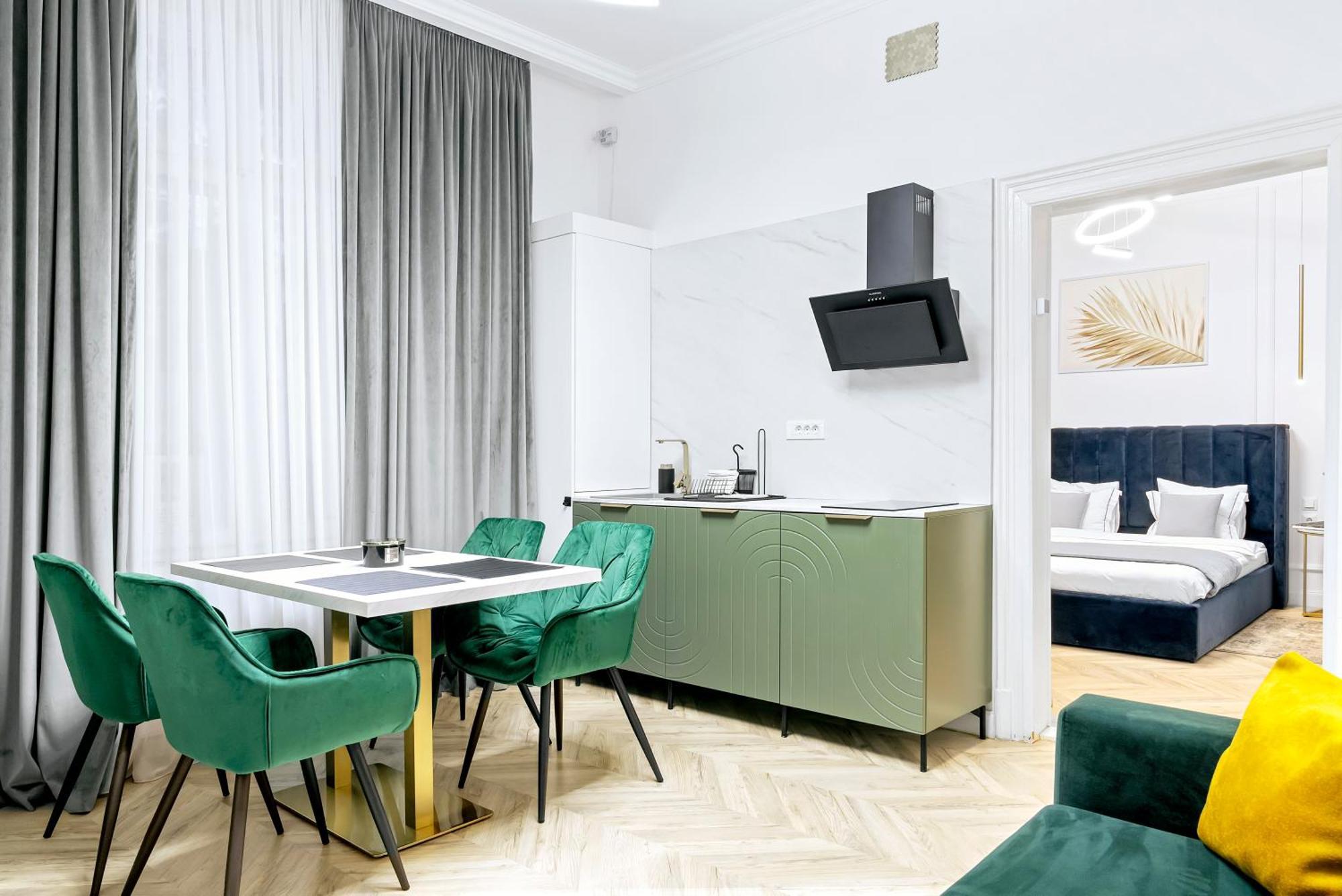 Garden High Ceilings Free Parking Villa Bucharest