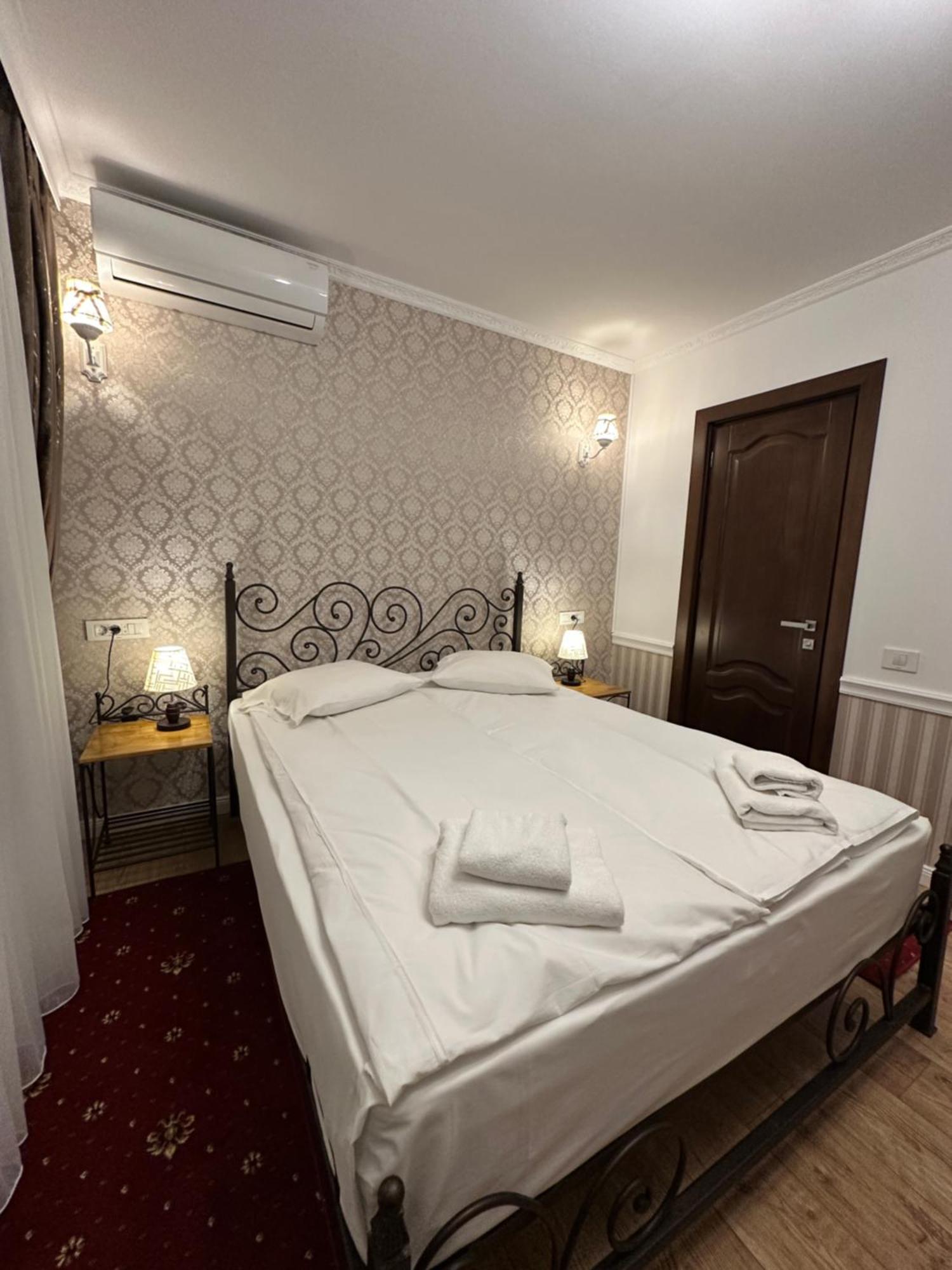 Boutique Cathedral Plaza Residences For Rent Downtown * Bucureşti