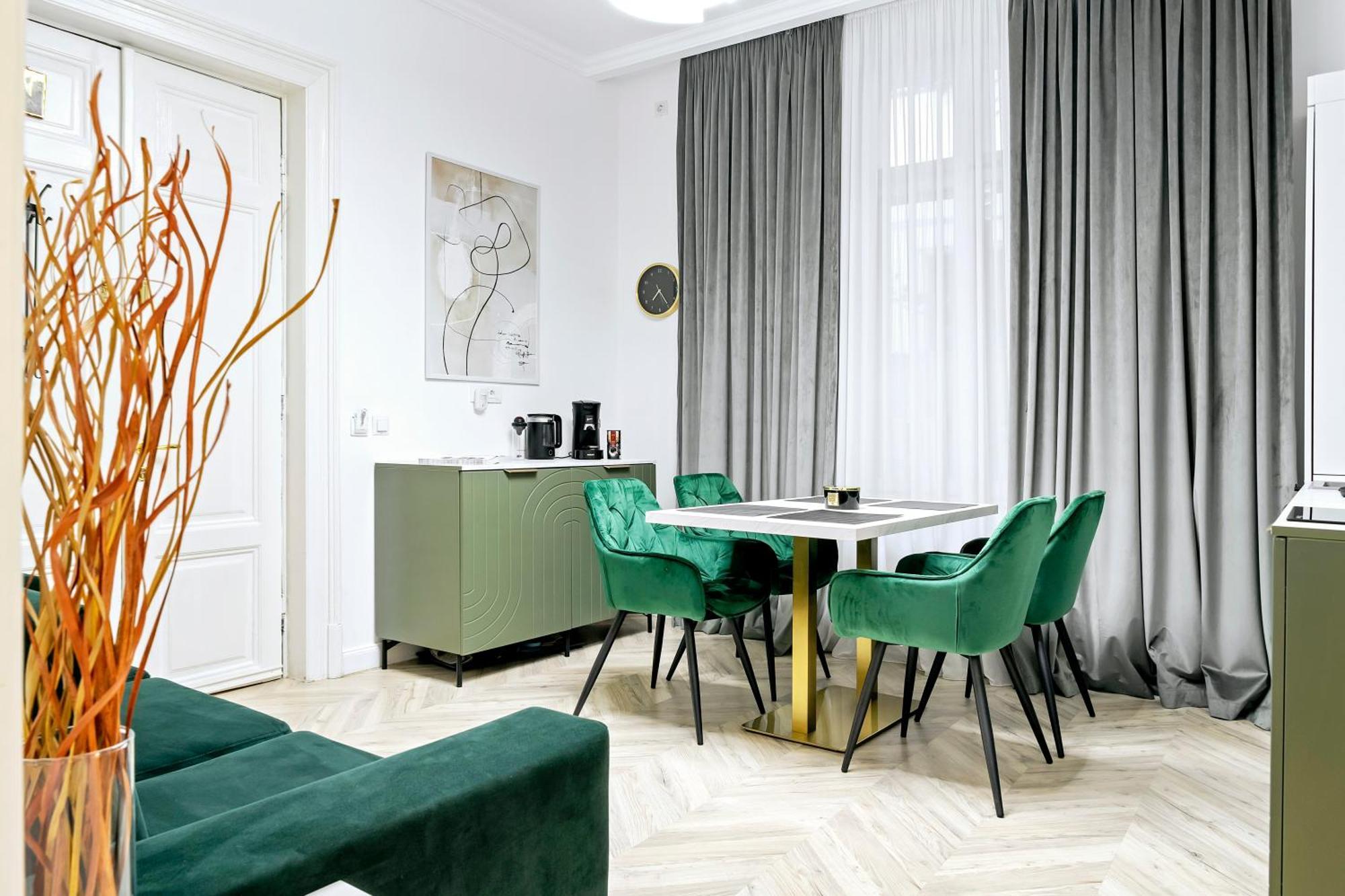 Apartment High Ceilings Garden - Parking Bucharest