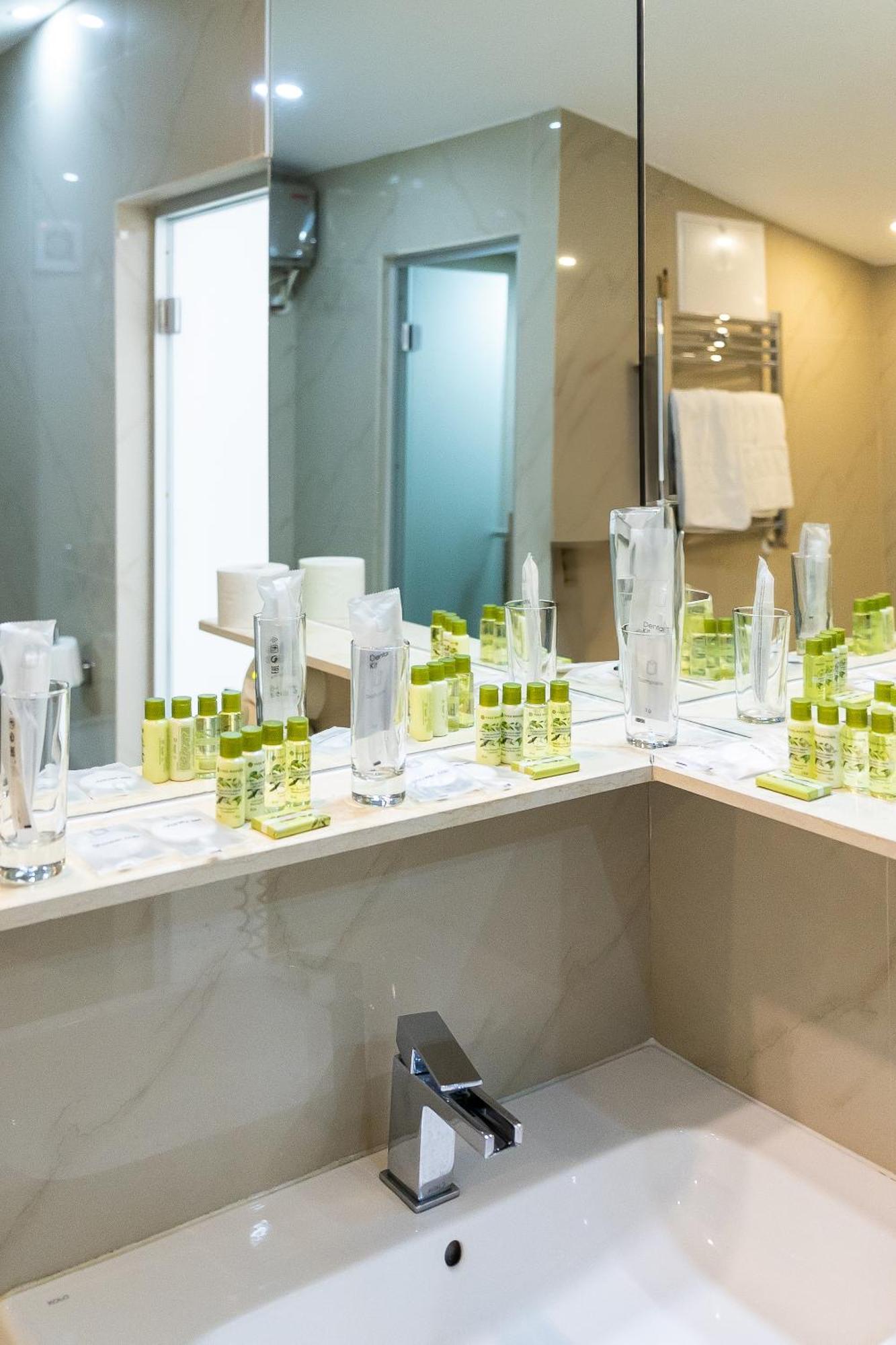Hotel Christina Plus Hotel 4*
