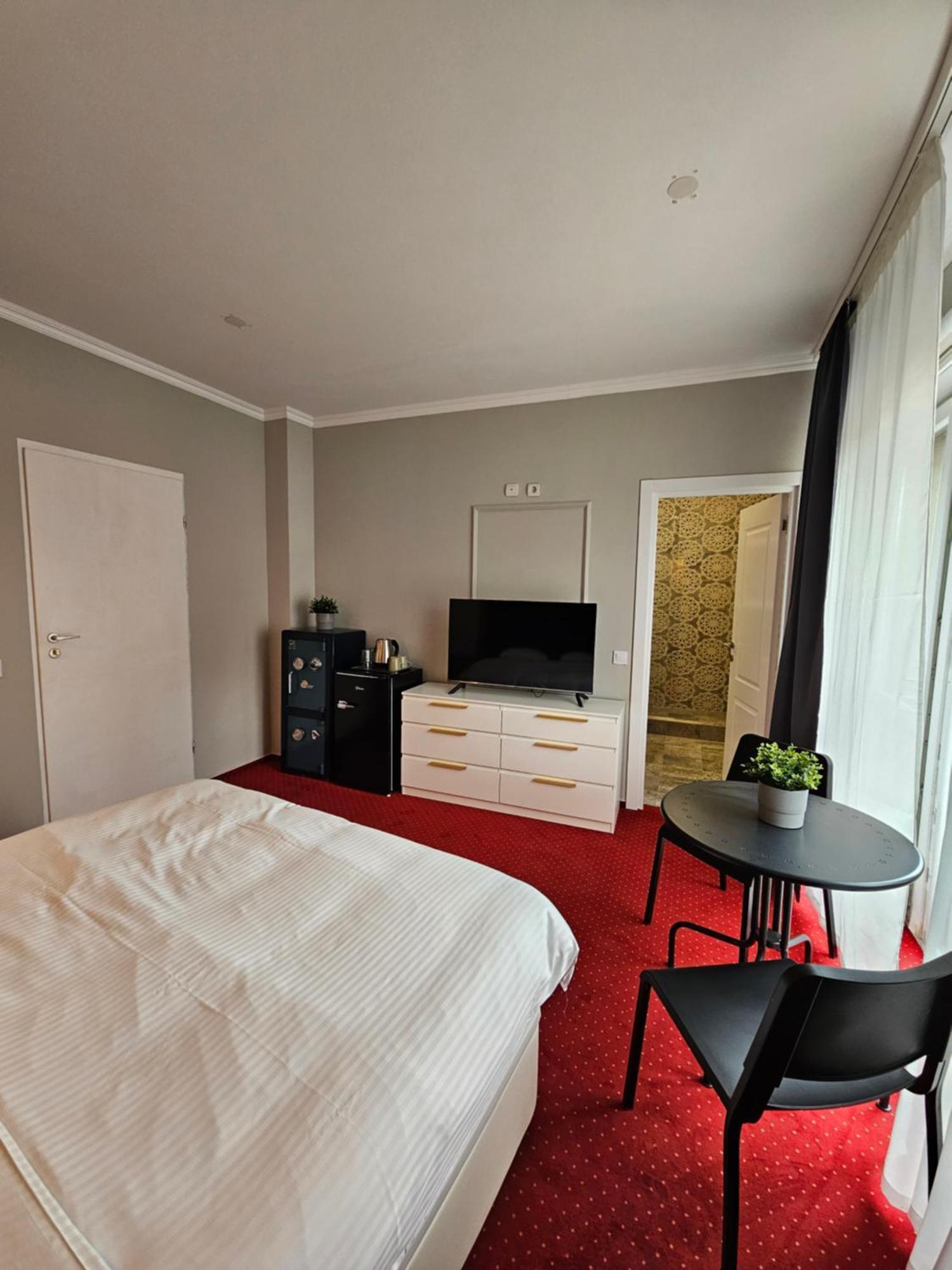 Touristic Center Jean Louis Calderon 28 Street Apartment