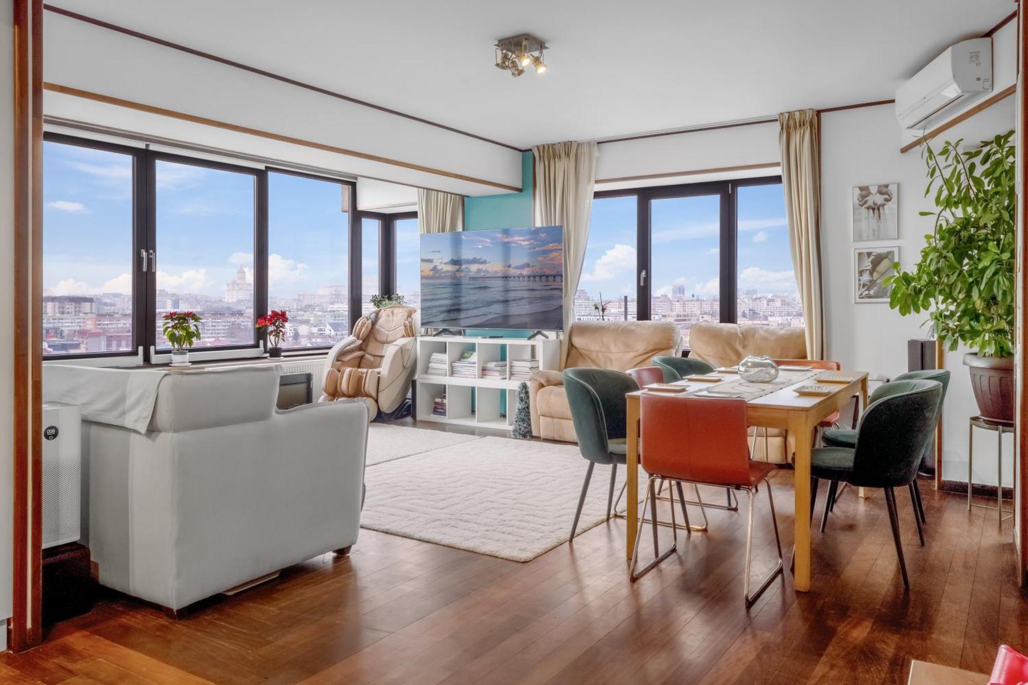 Luxurious Downtown Penthouse With Spectacular Panorama *