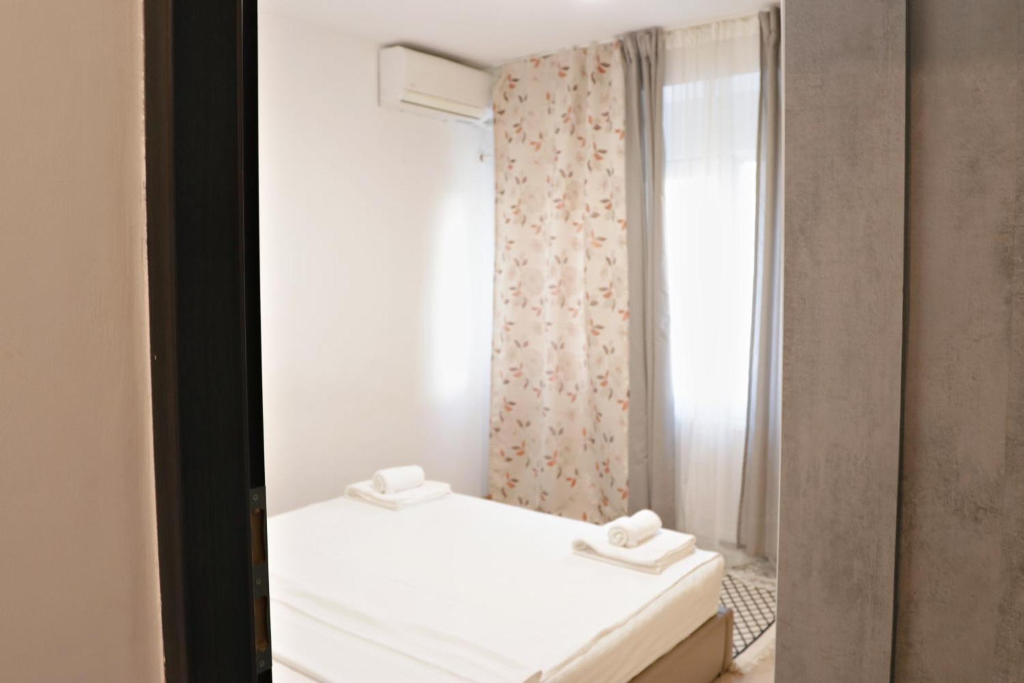Conta I One Bedroom Near National Theatre Apartment *