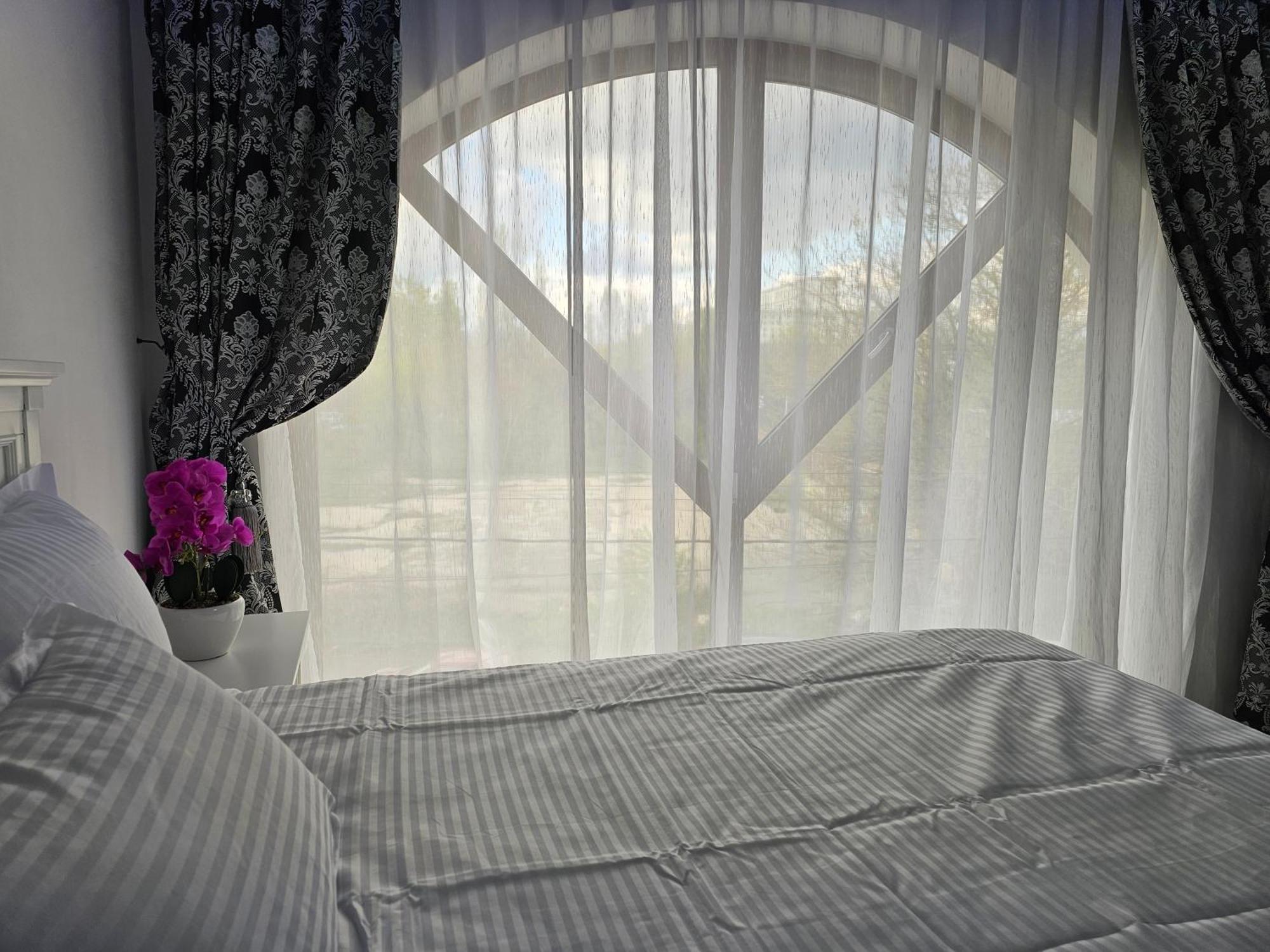 Eika Luxury Palace Of Parliament Apartment *