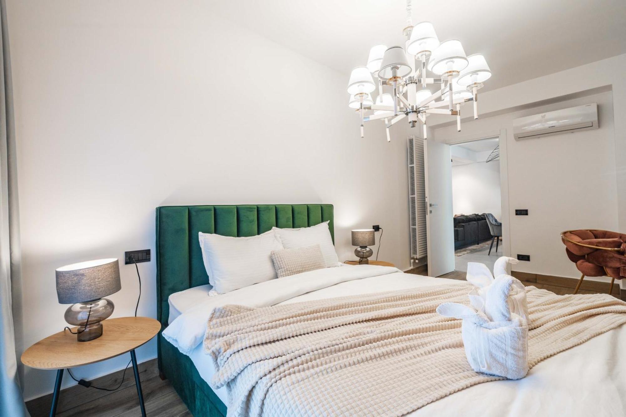 High-end & Penthouse With Terrace Apartment *