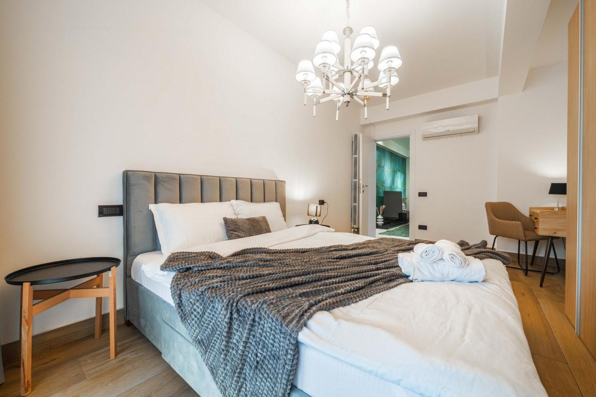 High-end & Penthouse With Terrace Apartment *