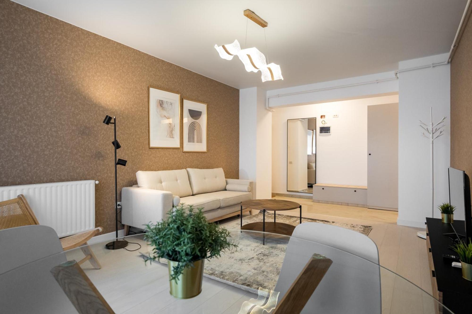 Spacious 606 Apartment