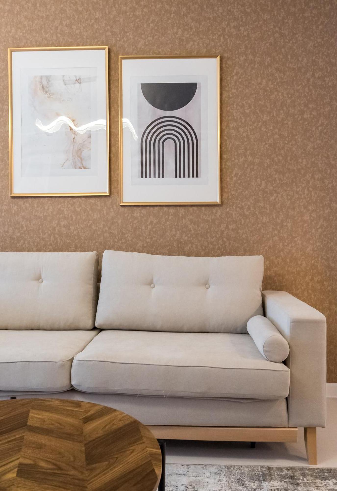 Spacious 606 Apartment
